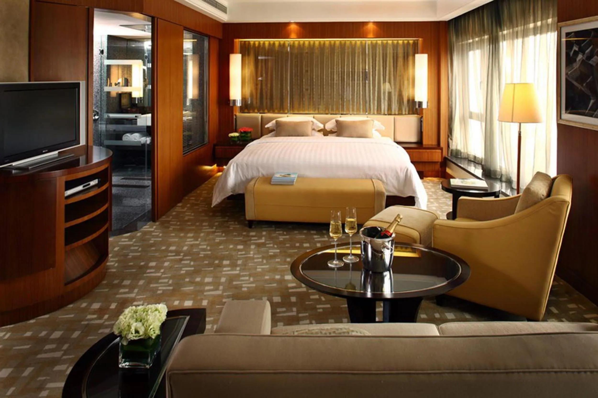 Bedroom, Bed in Beijing International Hotel