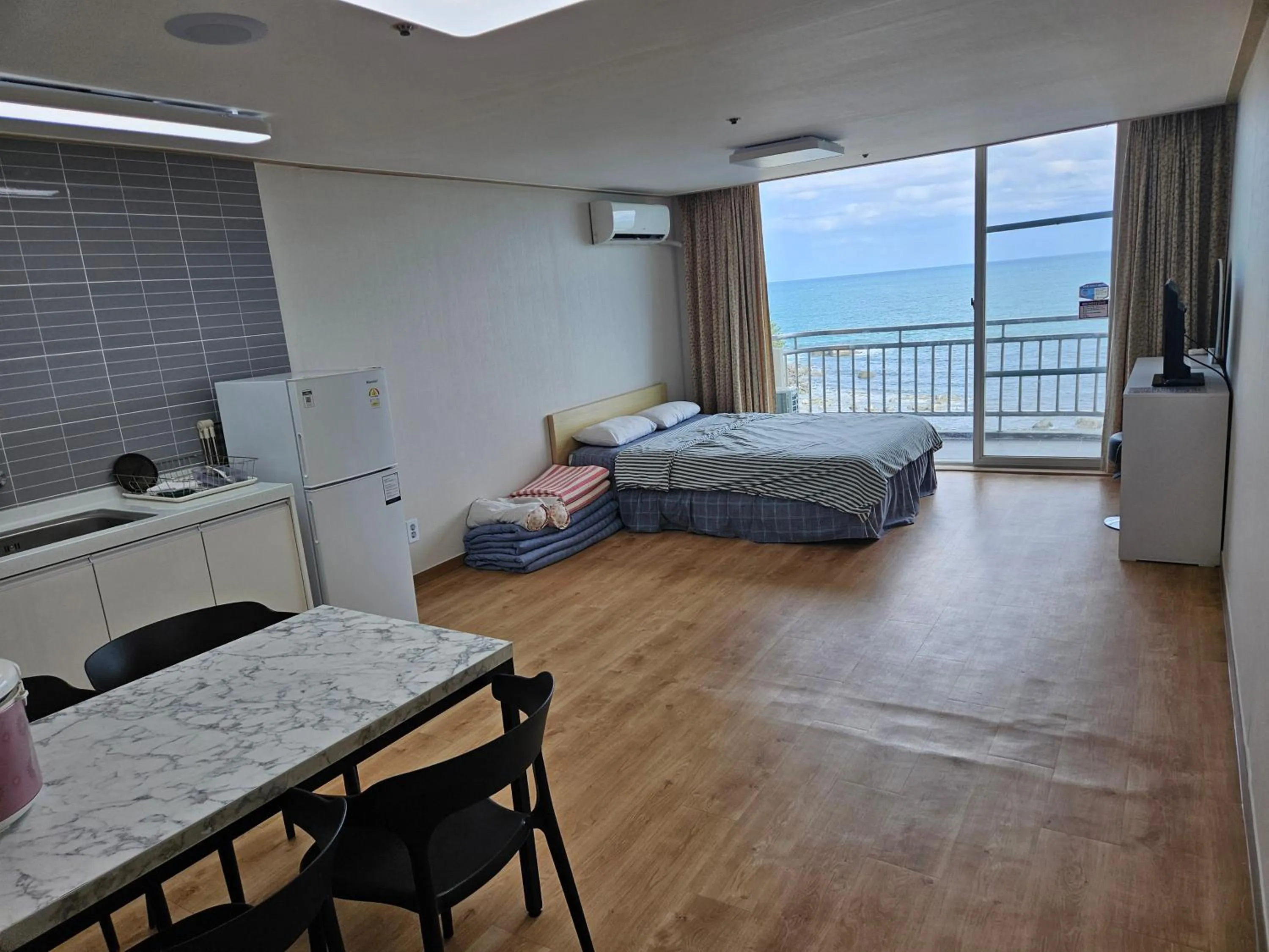 Bed in Kumgangsan Condo Sokcho