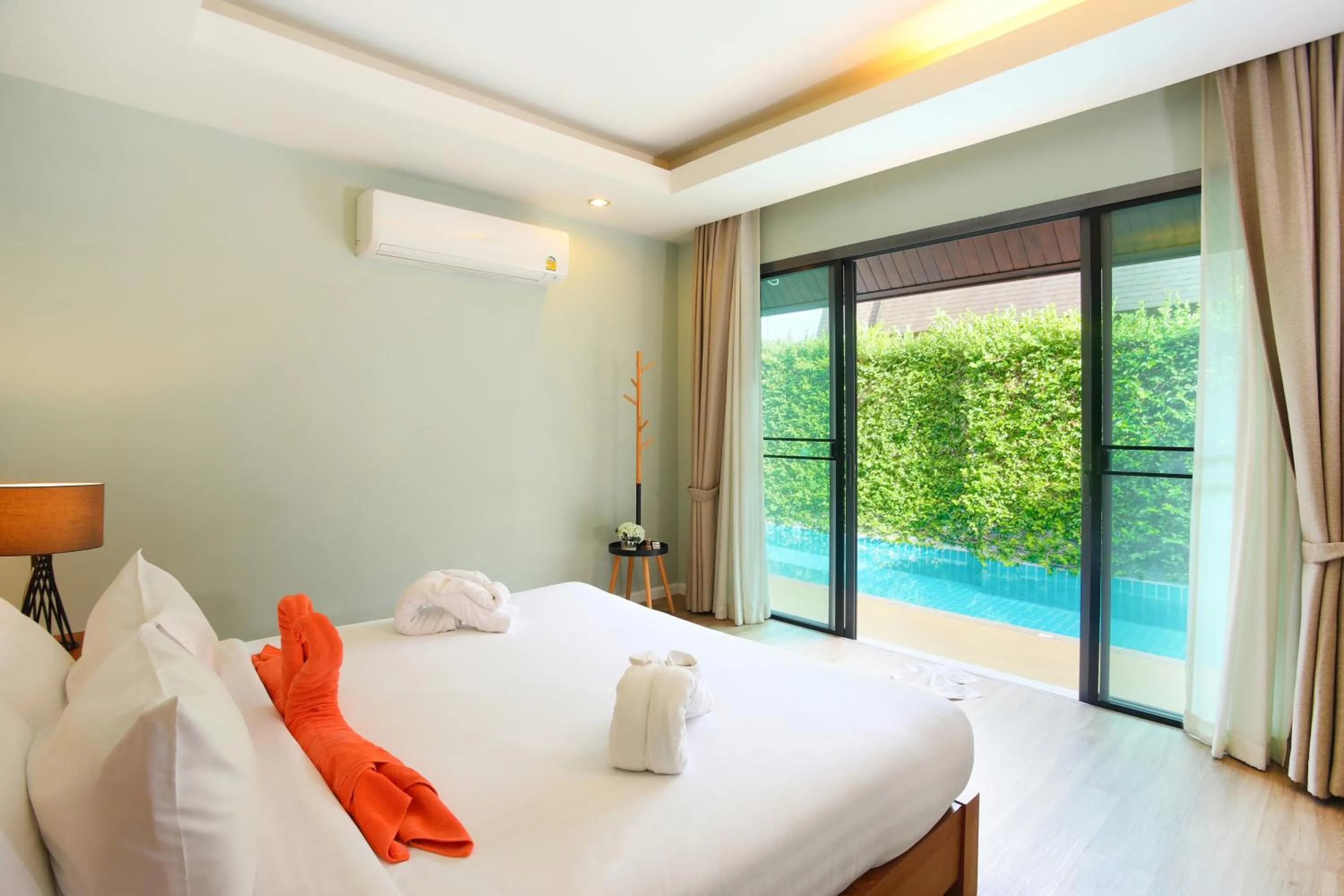 Swimming pool, Bed in The Kiri Villas Resort
