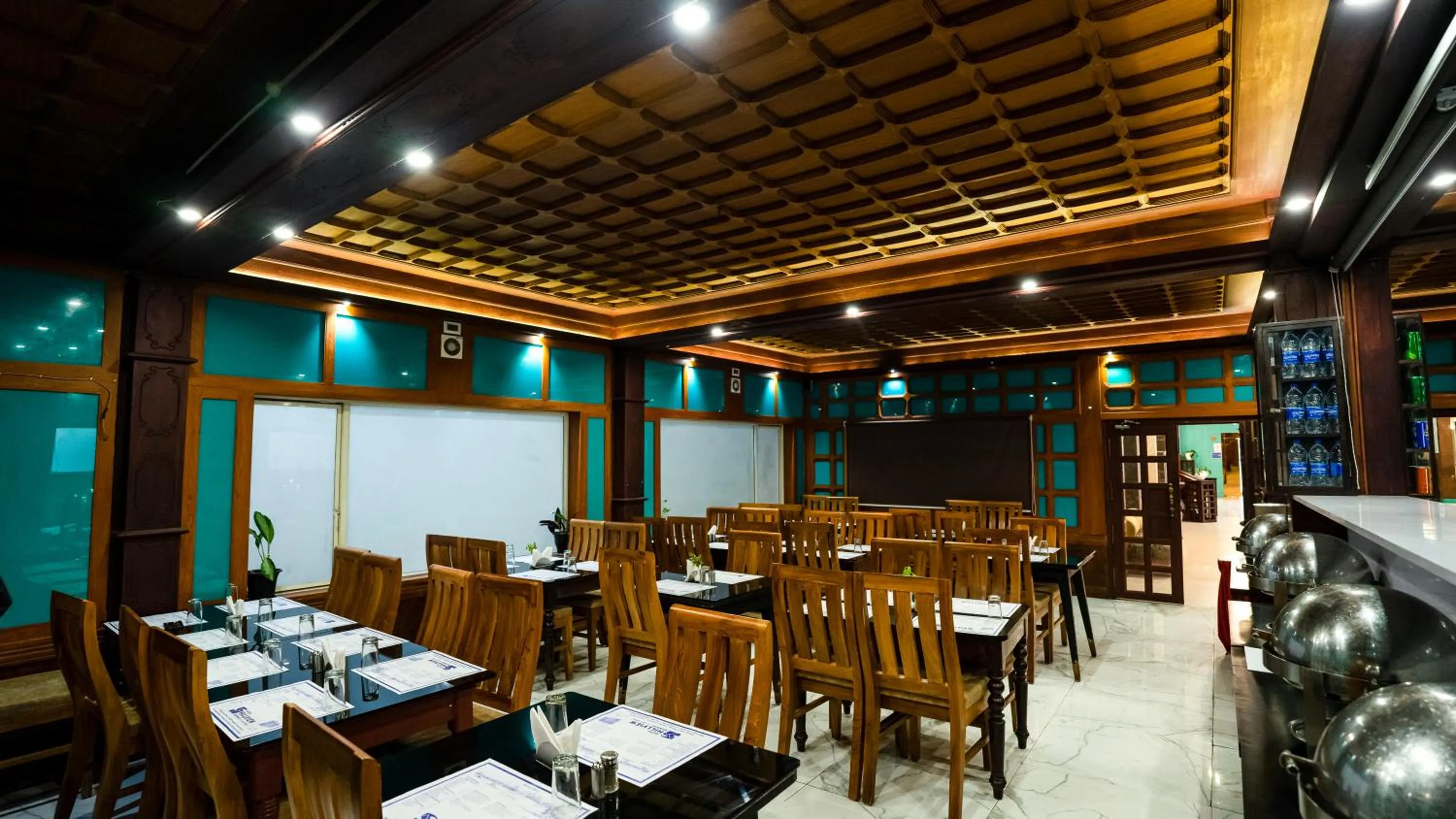 Restaurant/places to eat in HillView Munnar