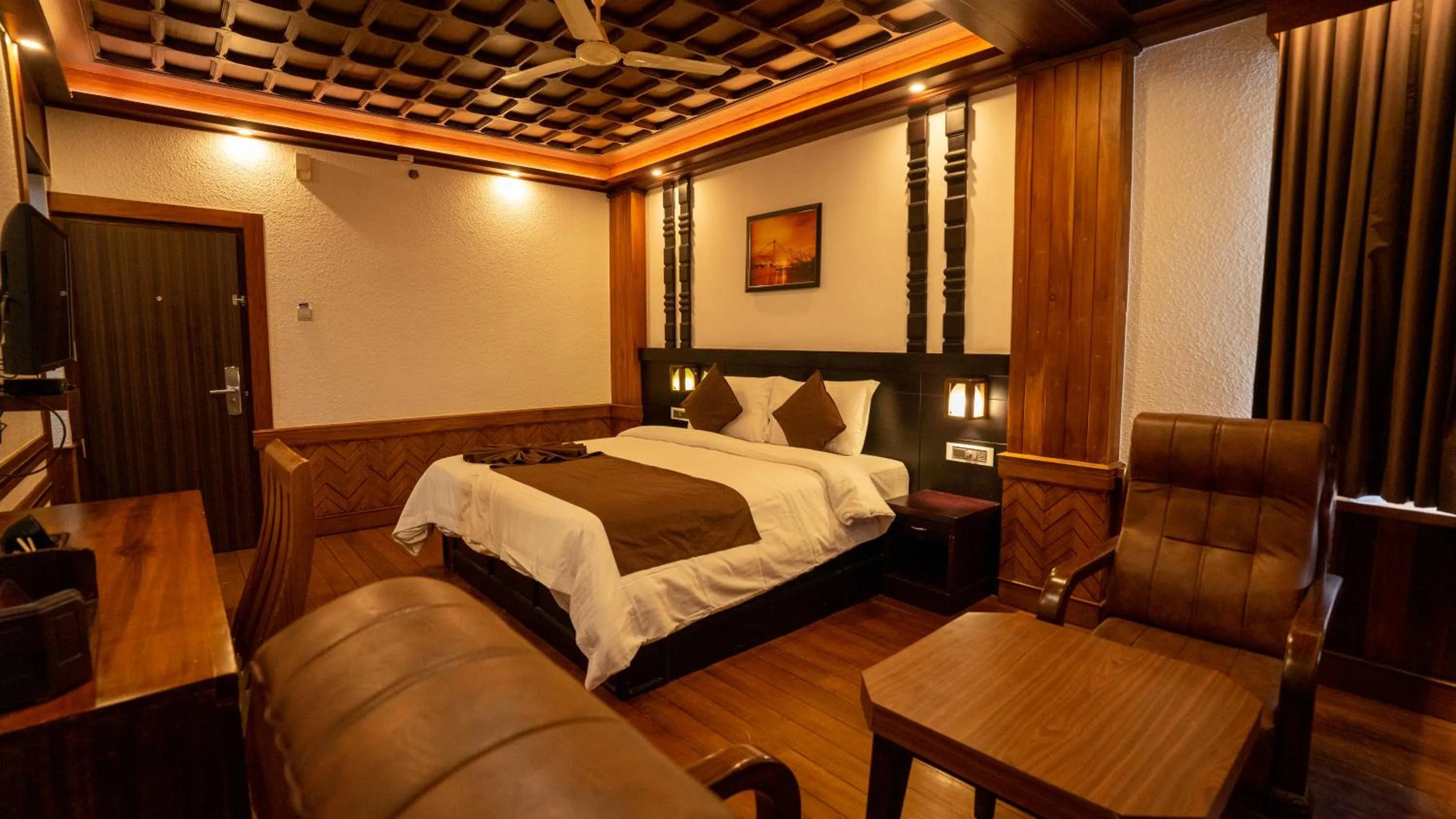 Photo of the whole room, Bed in HillView Munnar