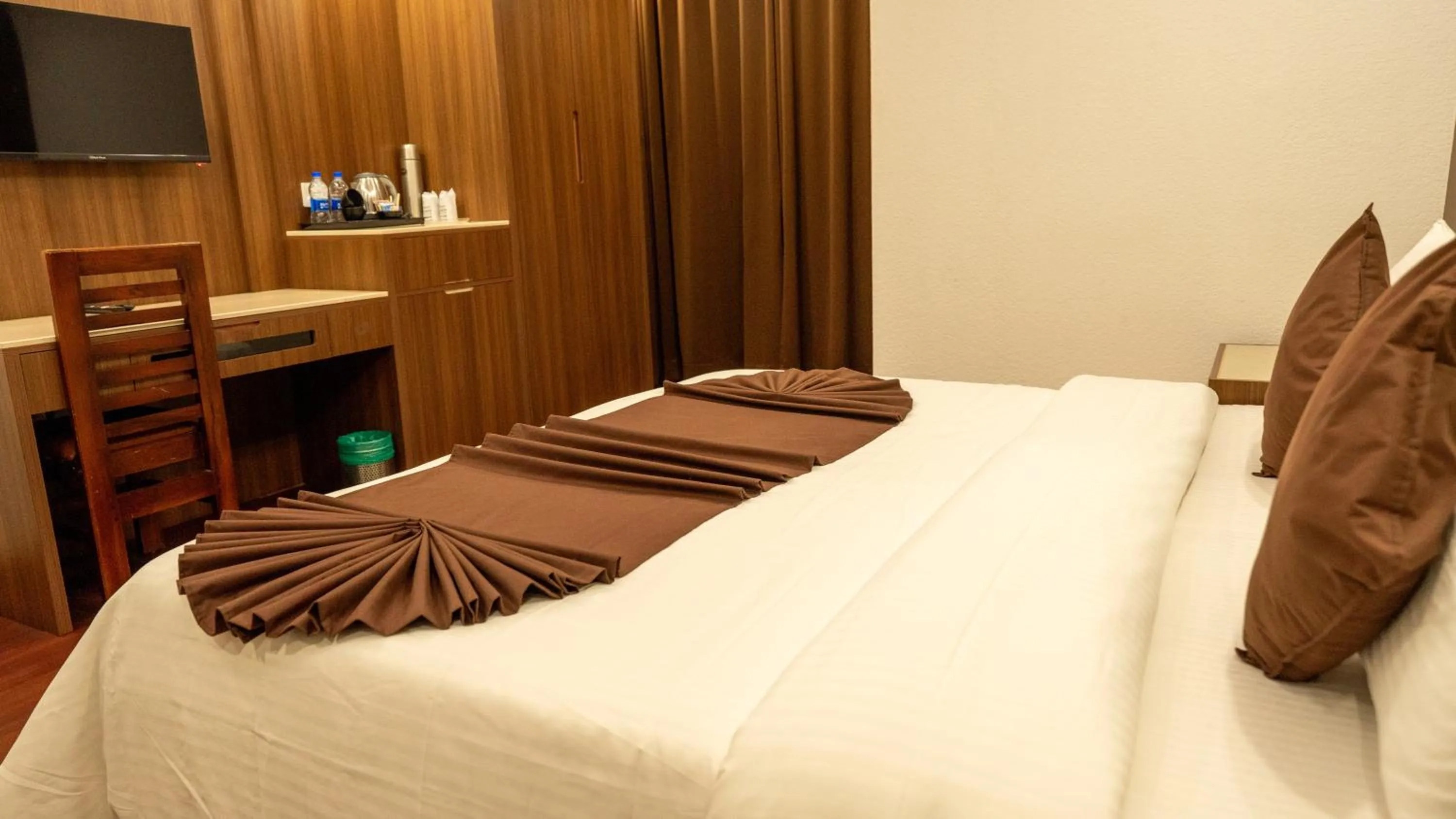 Bedroom, Bed in HillView Munnar