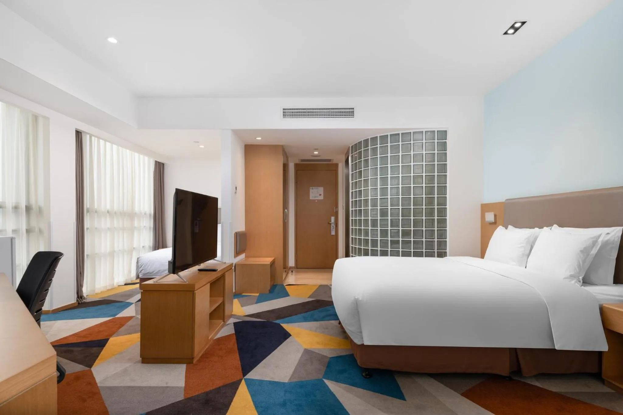 Photo of the whole room in Holiday Inn Express Chengdu Xindu by IHG