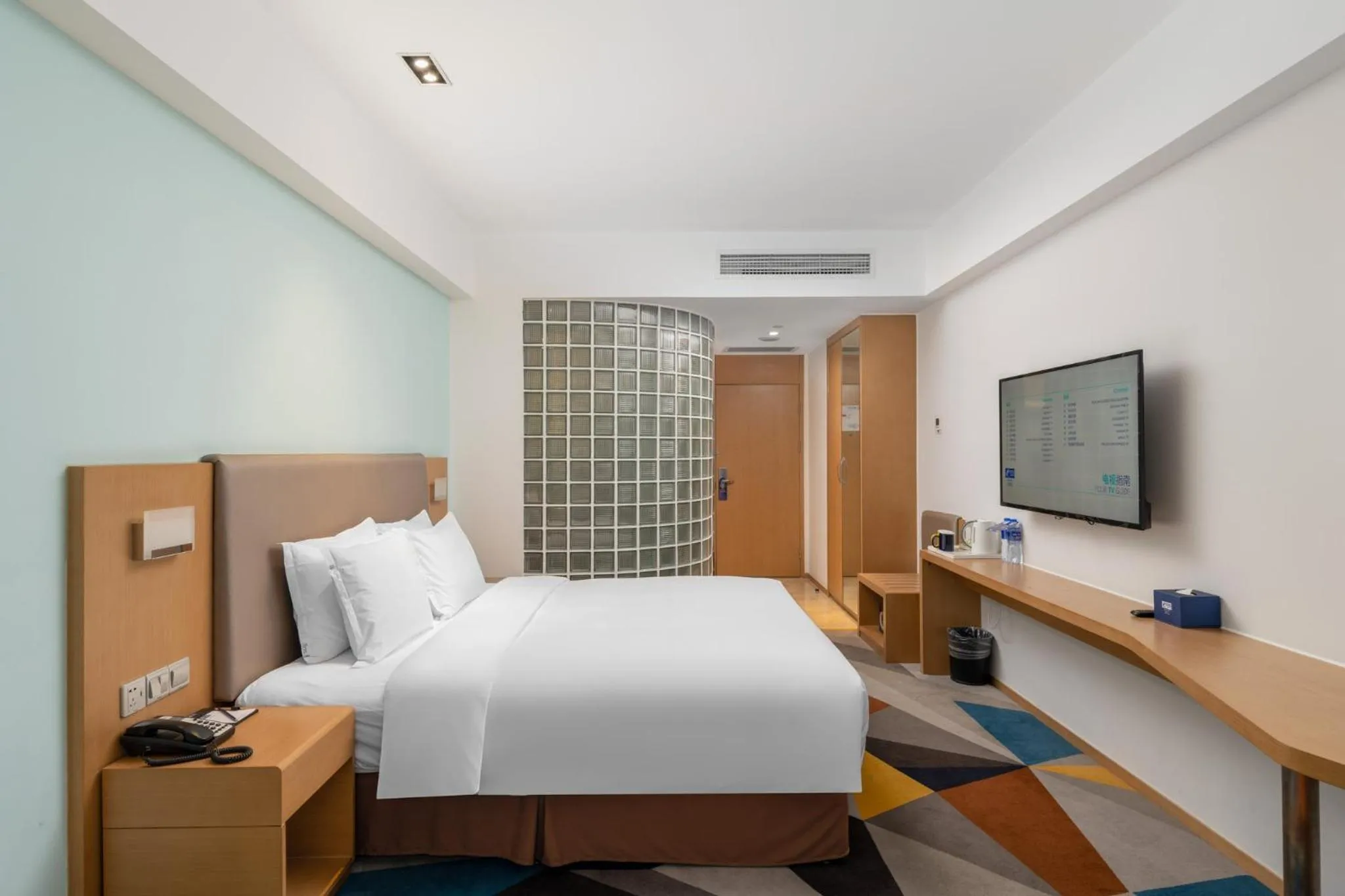Photo of the whole room in Holiday Inn Express Chengdu Xindu by IHG