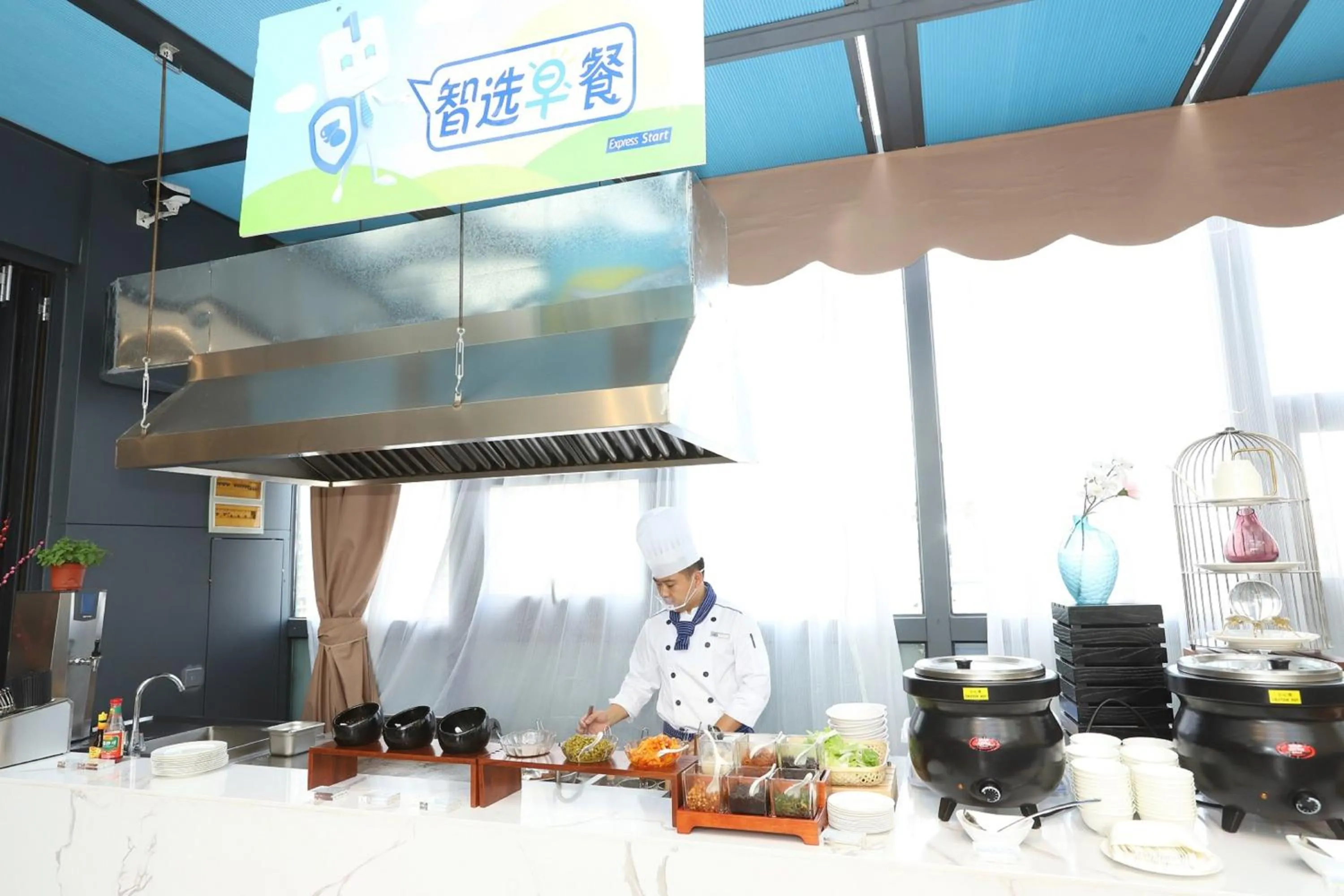 Breakfast in Holiday Inn Express Chengdu Xindu by IHG