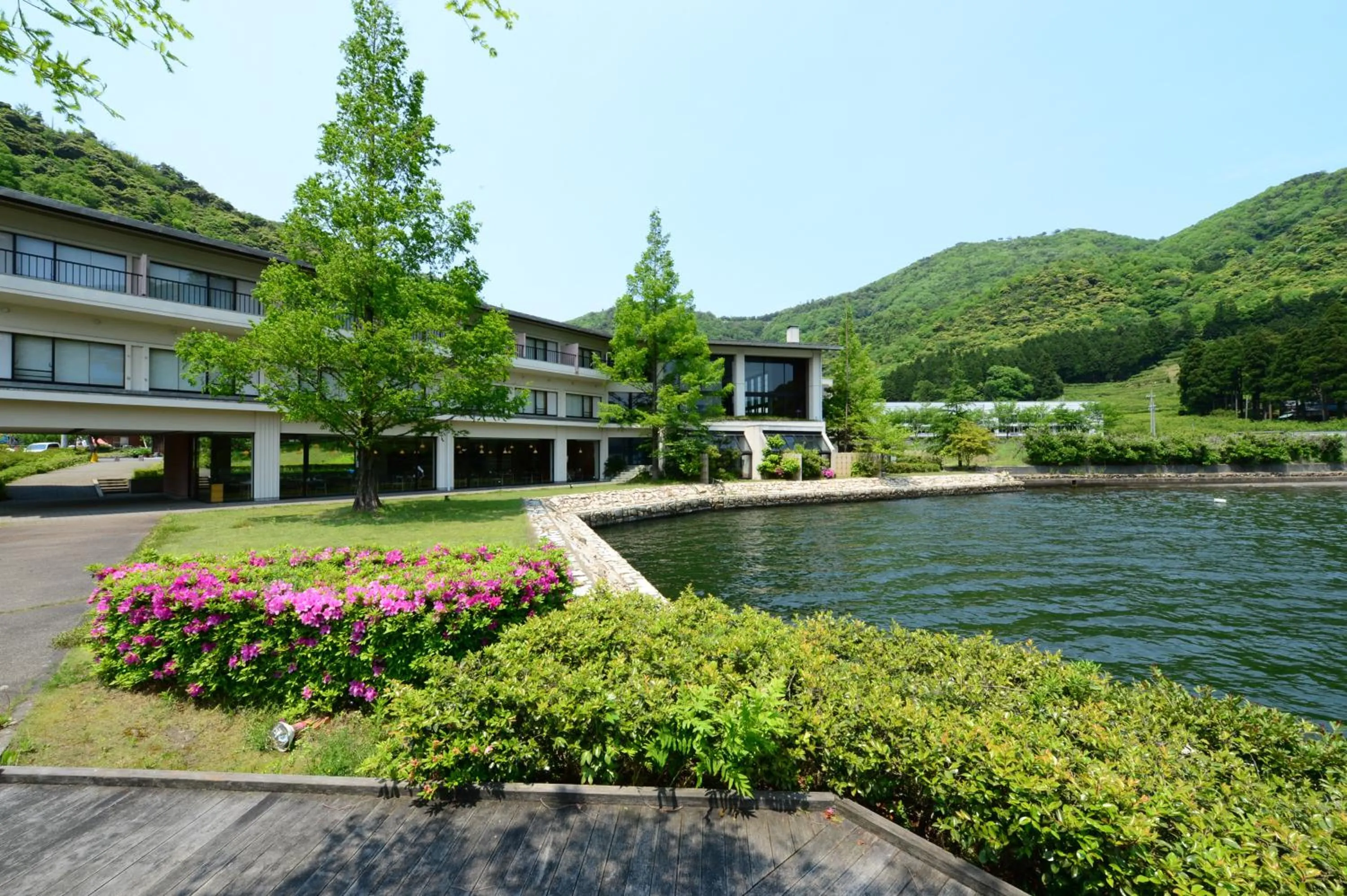 Property building in Suigekka