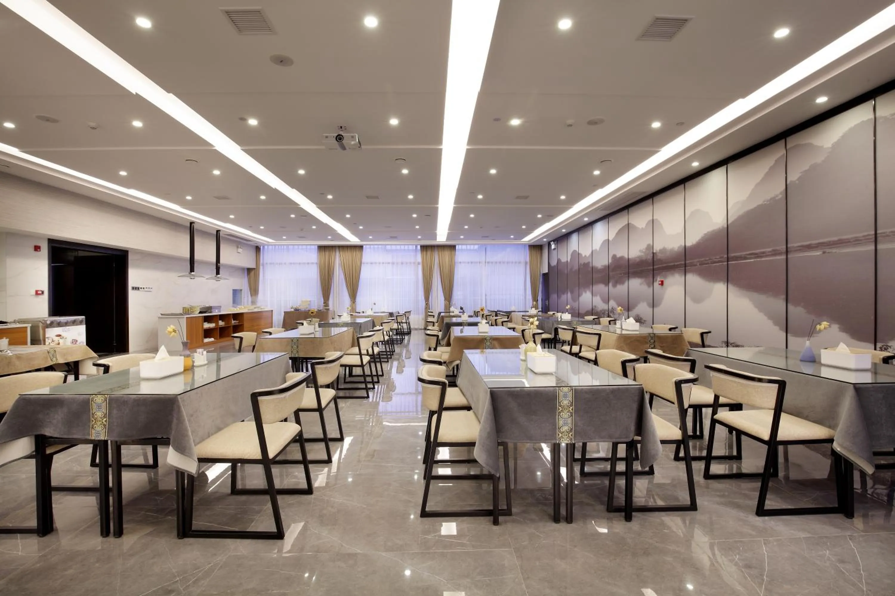 Restaurant/places to eat in Wing Hotel Guilin - Central Square