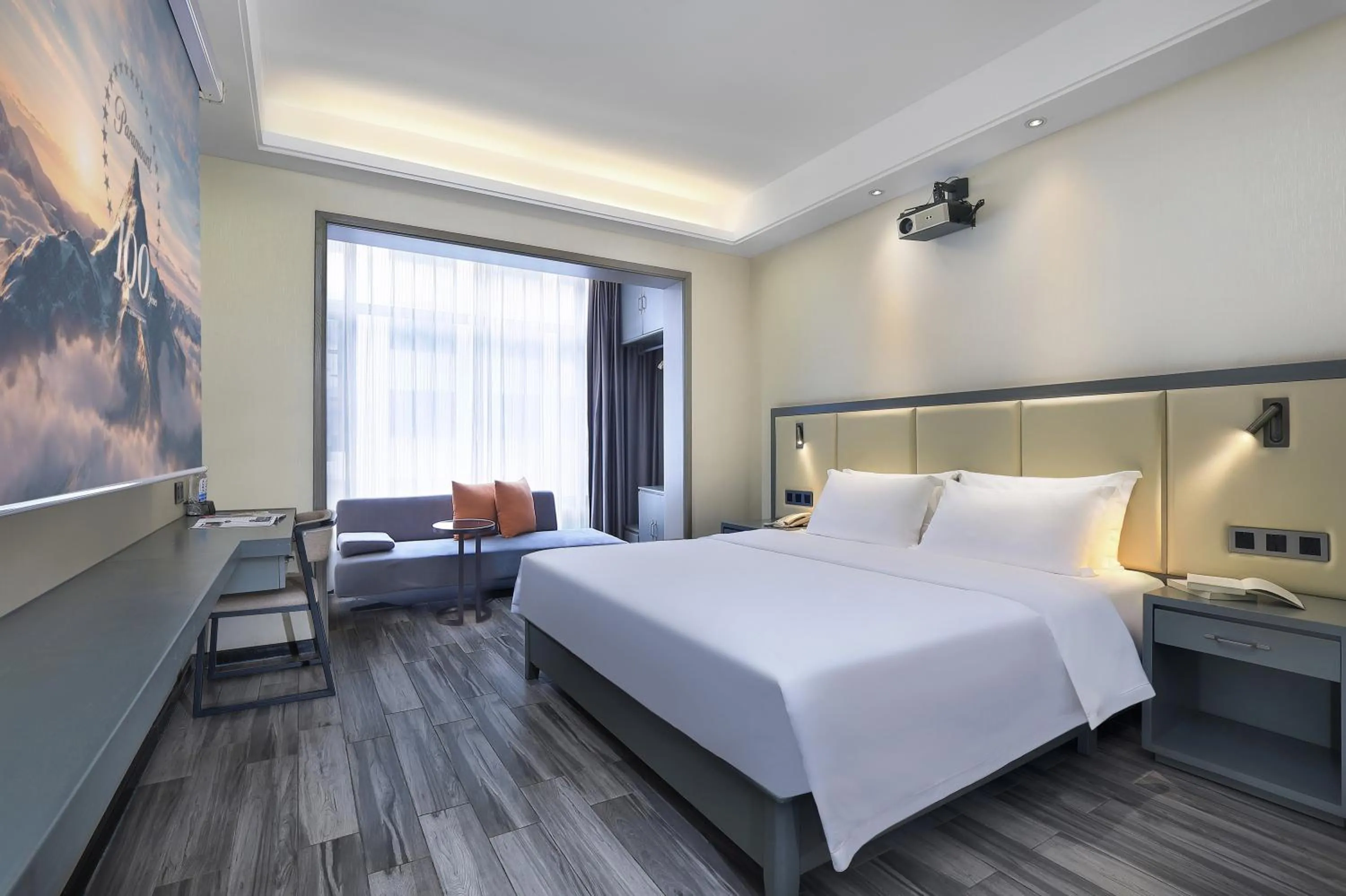 Photo of the whole room, Bed in Wing Hotel Guilin - Central Square