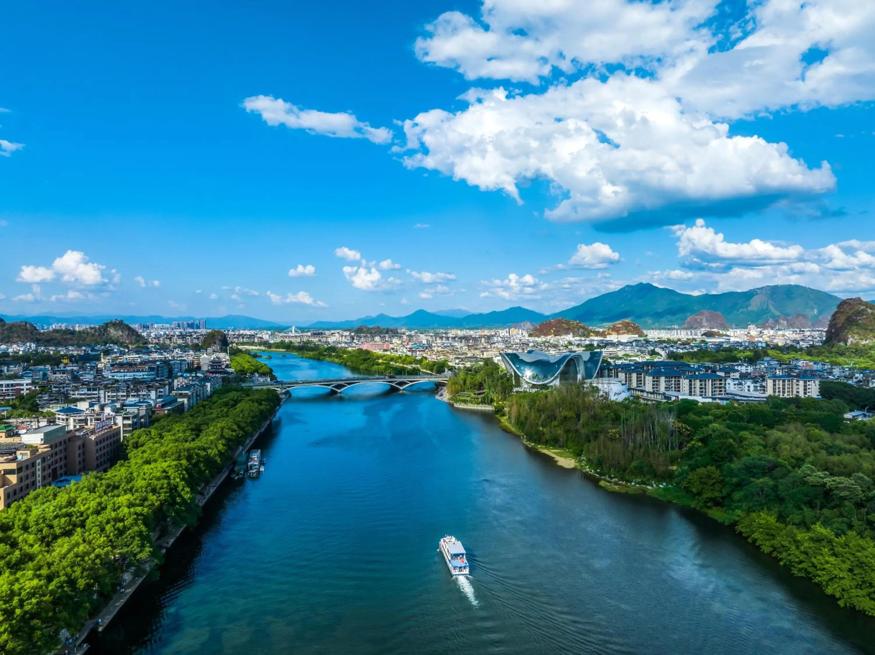 Nearby landmark in Wing Hotel Guilin - Central Square