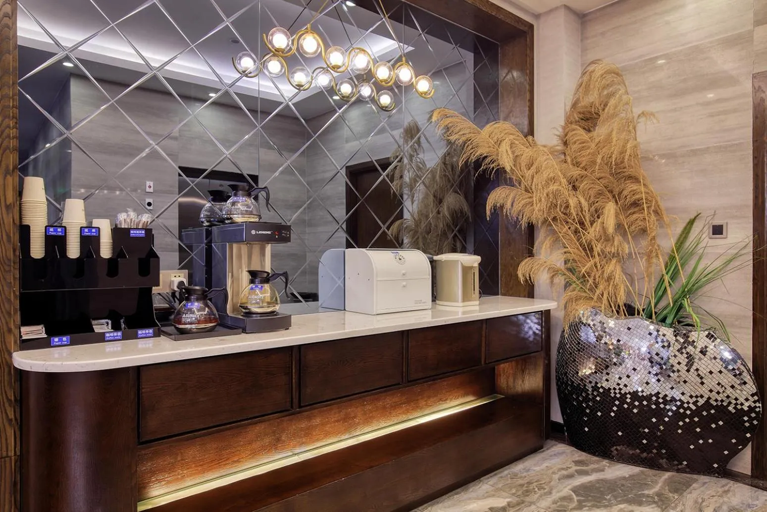 Drinks in Wing Hotel Guilin - Central Square