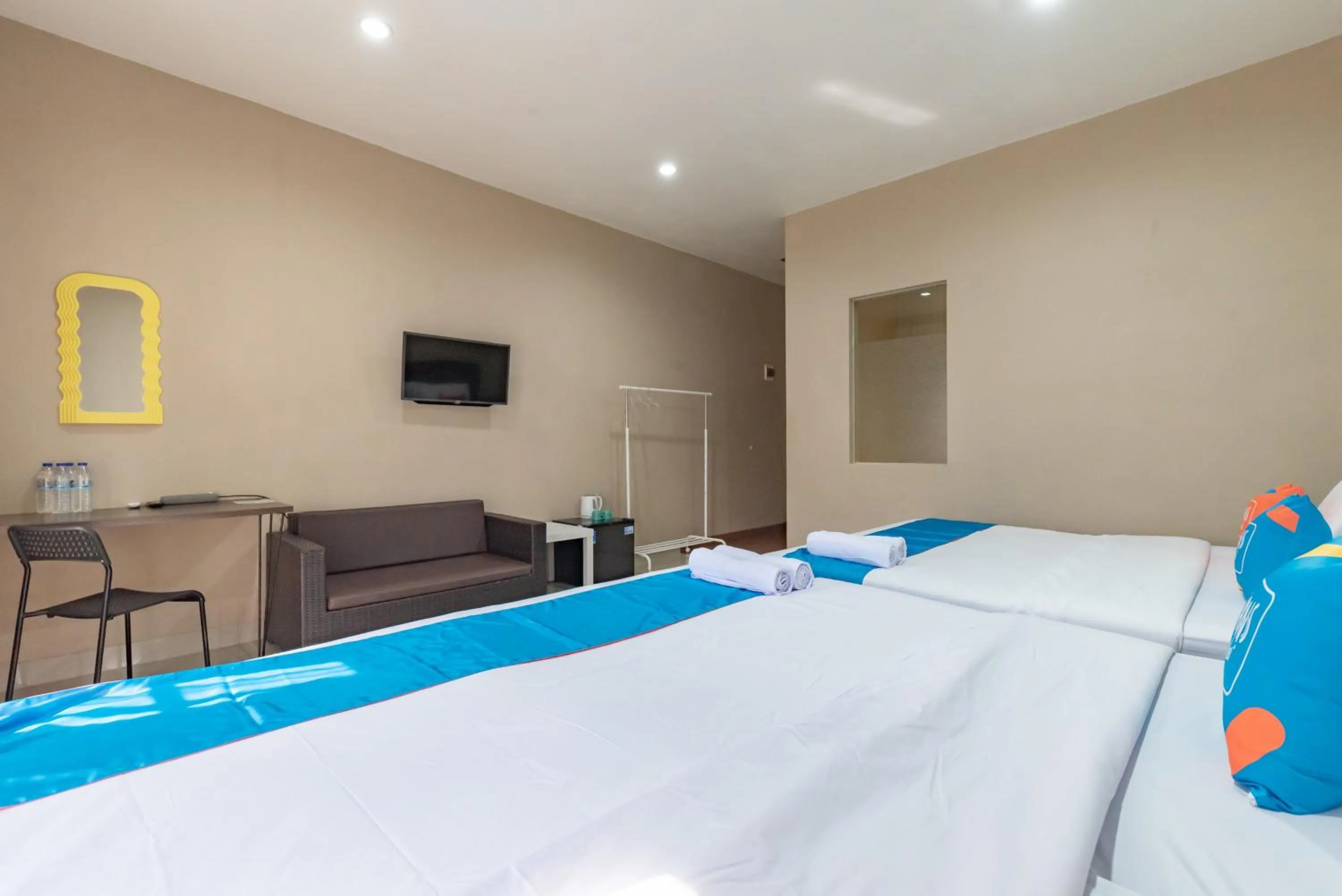 Bedroom, Bed in Sans Vibes Hotel Malabar