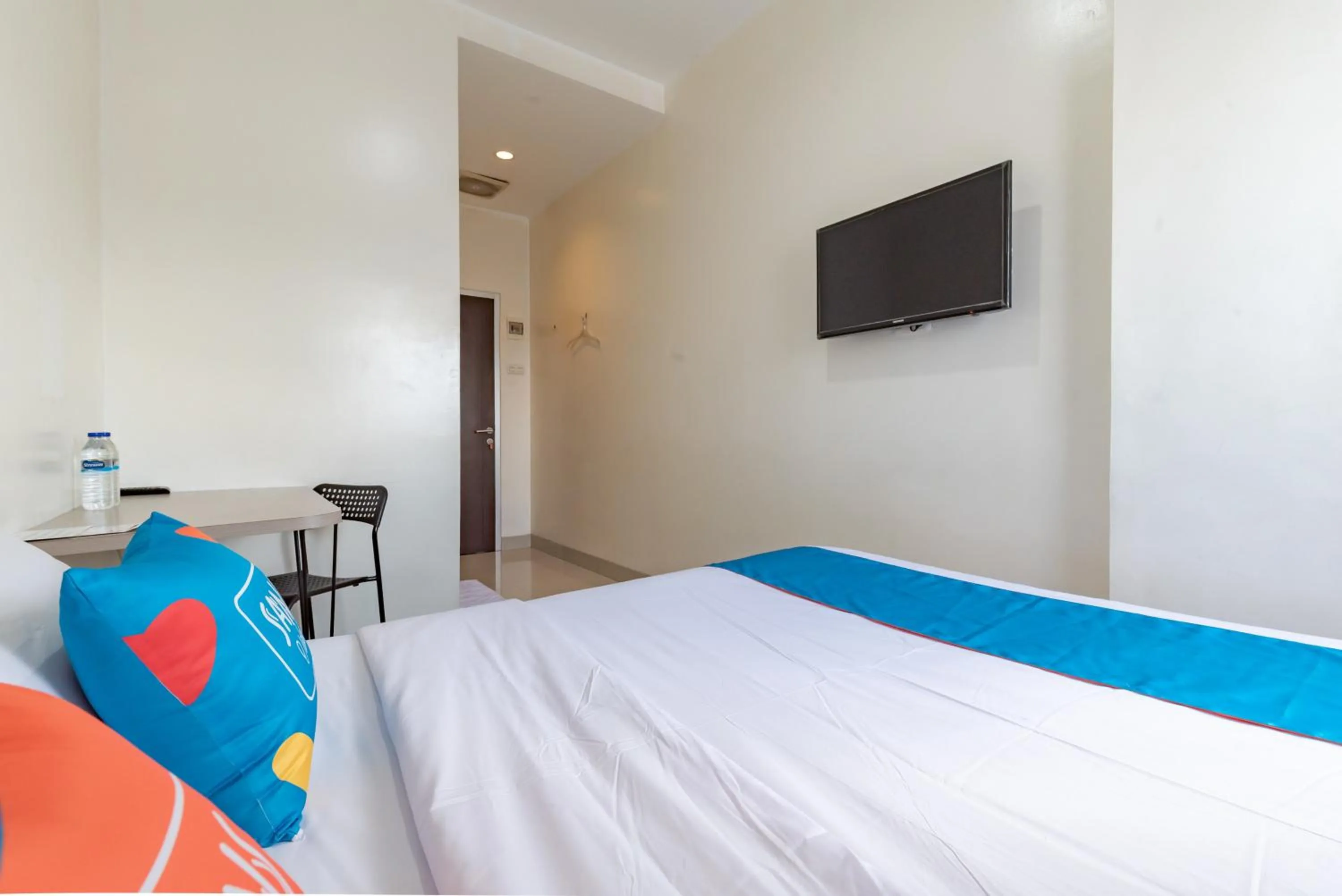 Bedroom, Bed in Sans Vibes Hotel Malabar