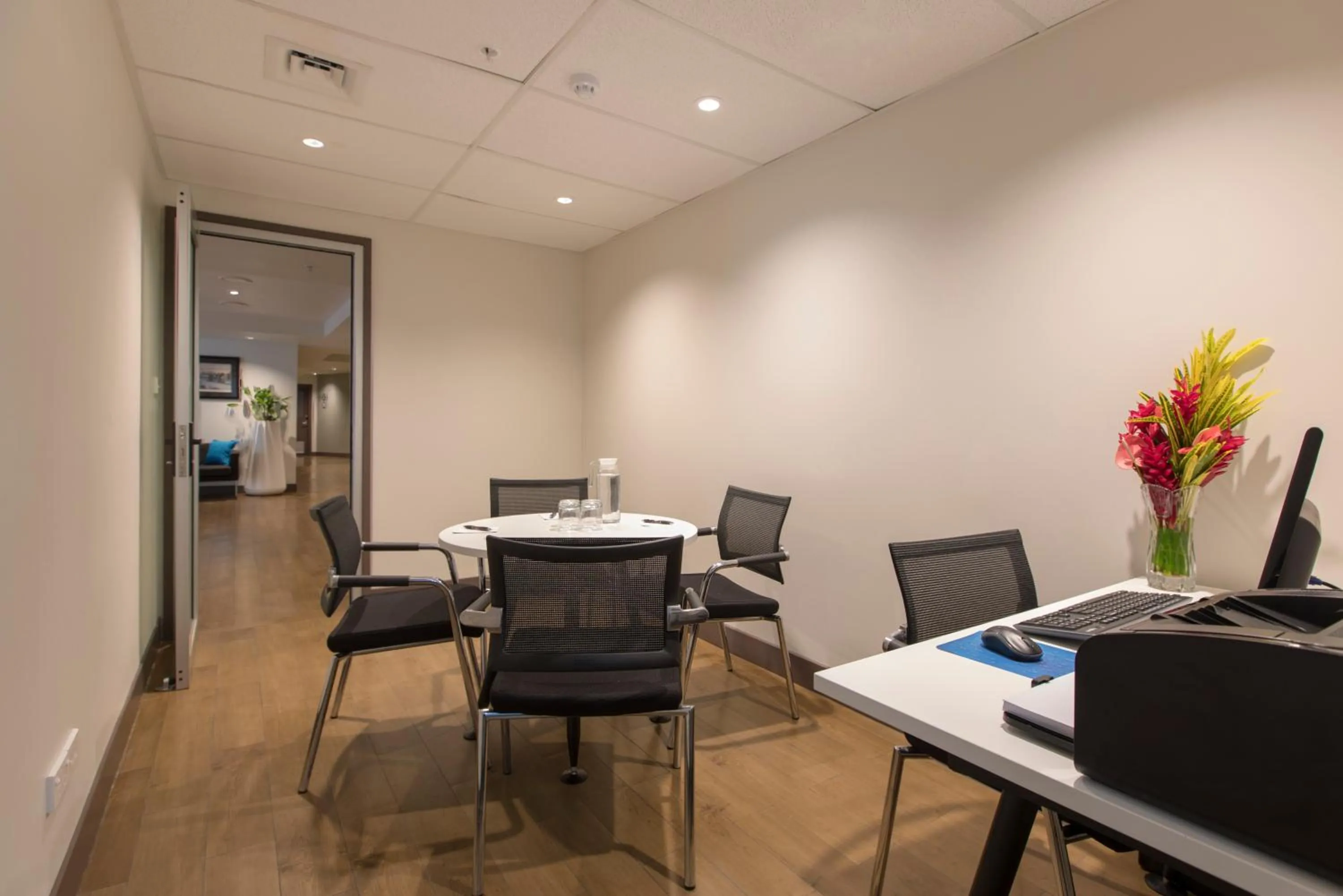 Business facilities in Quest Suva