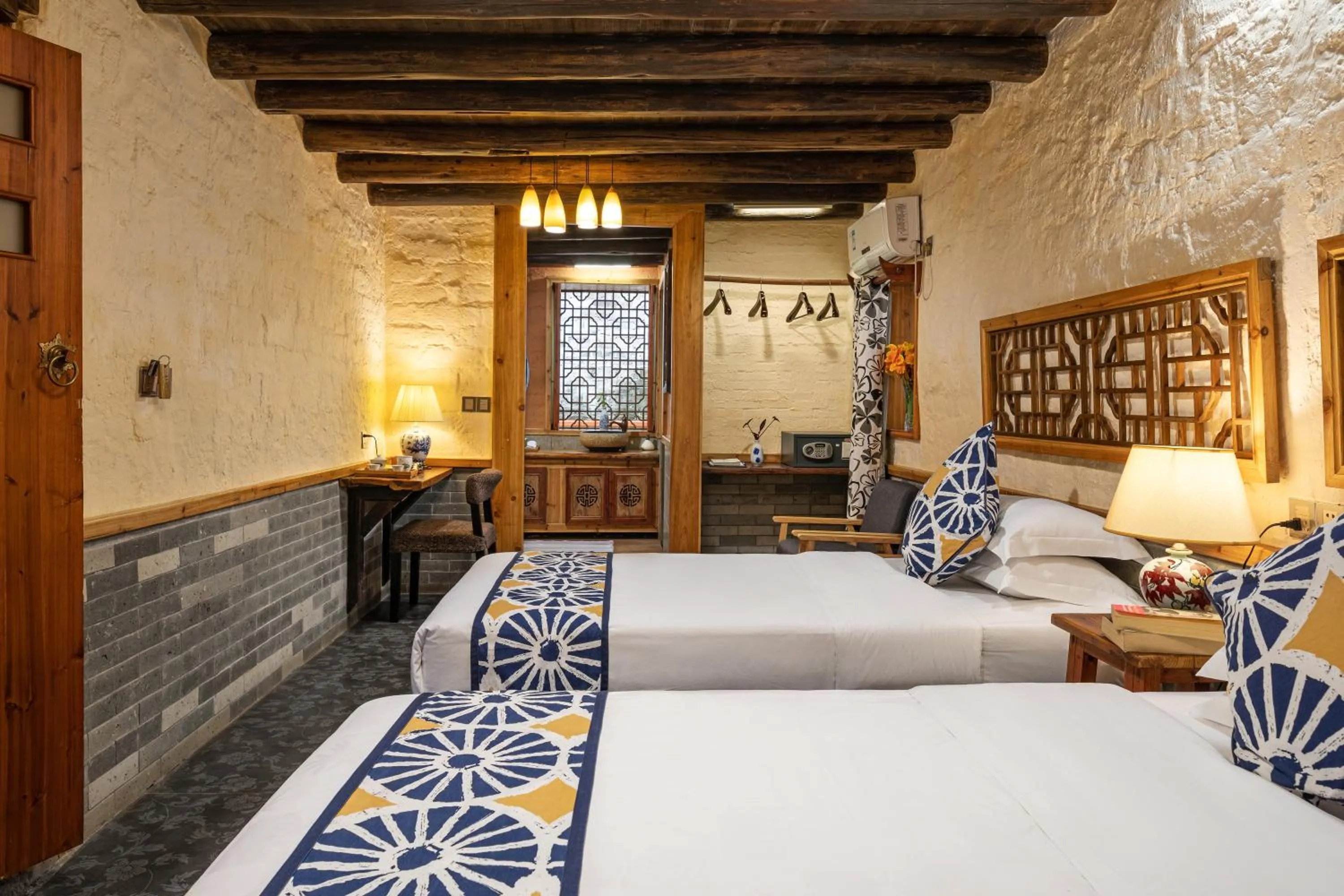 Photo of the whole room, Bed in Yangshuo Secret Garden