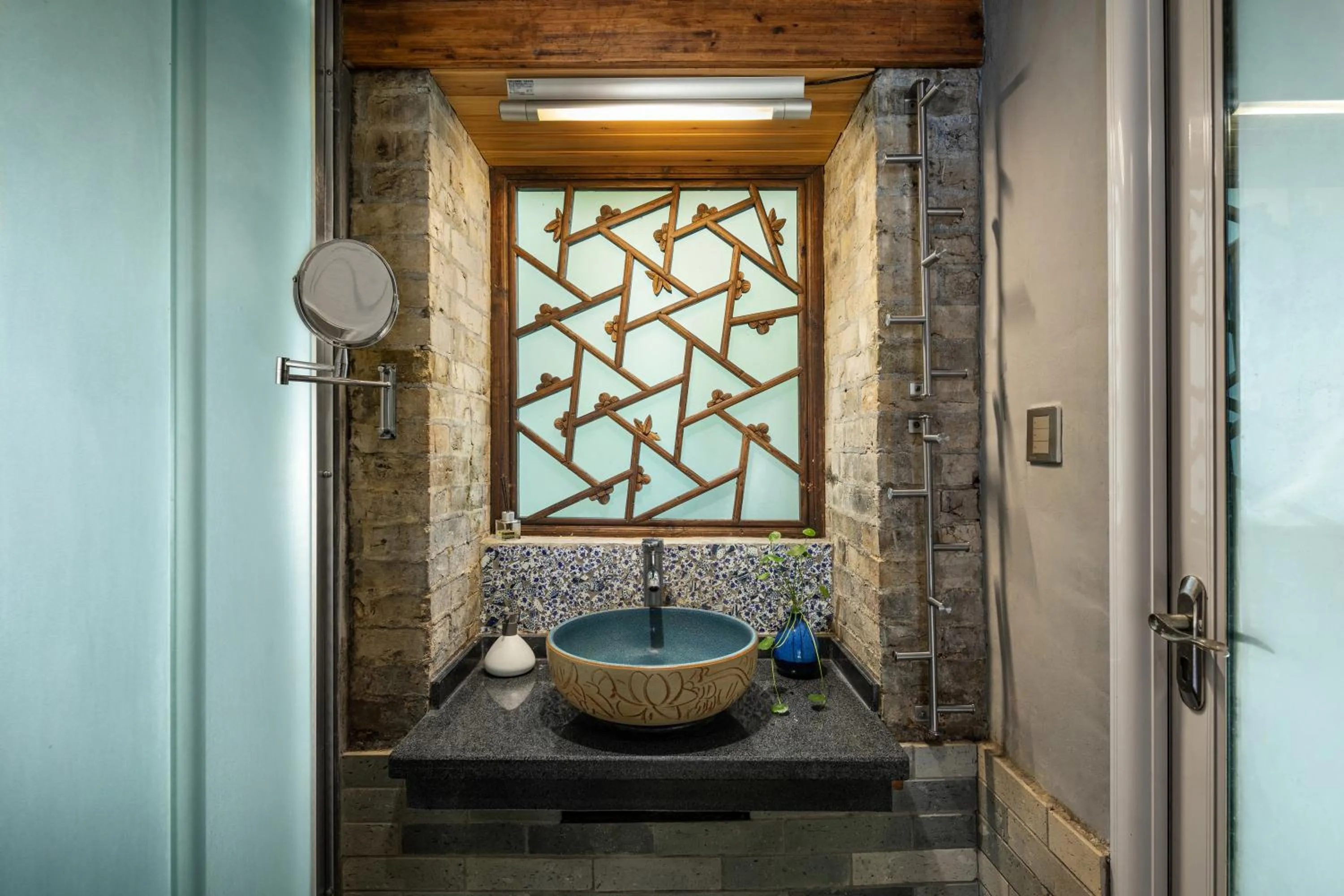 Bathroom in Yangshuo Secret Garden