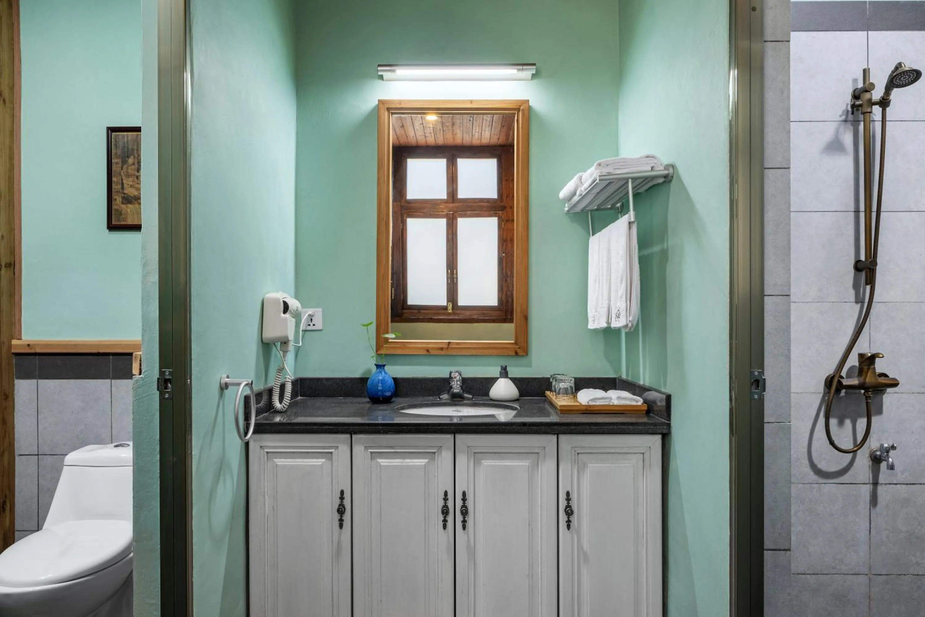 Bathroom in Yangshuo Secret Garden