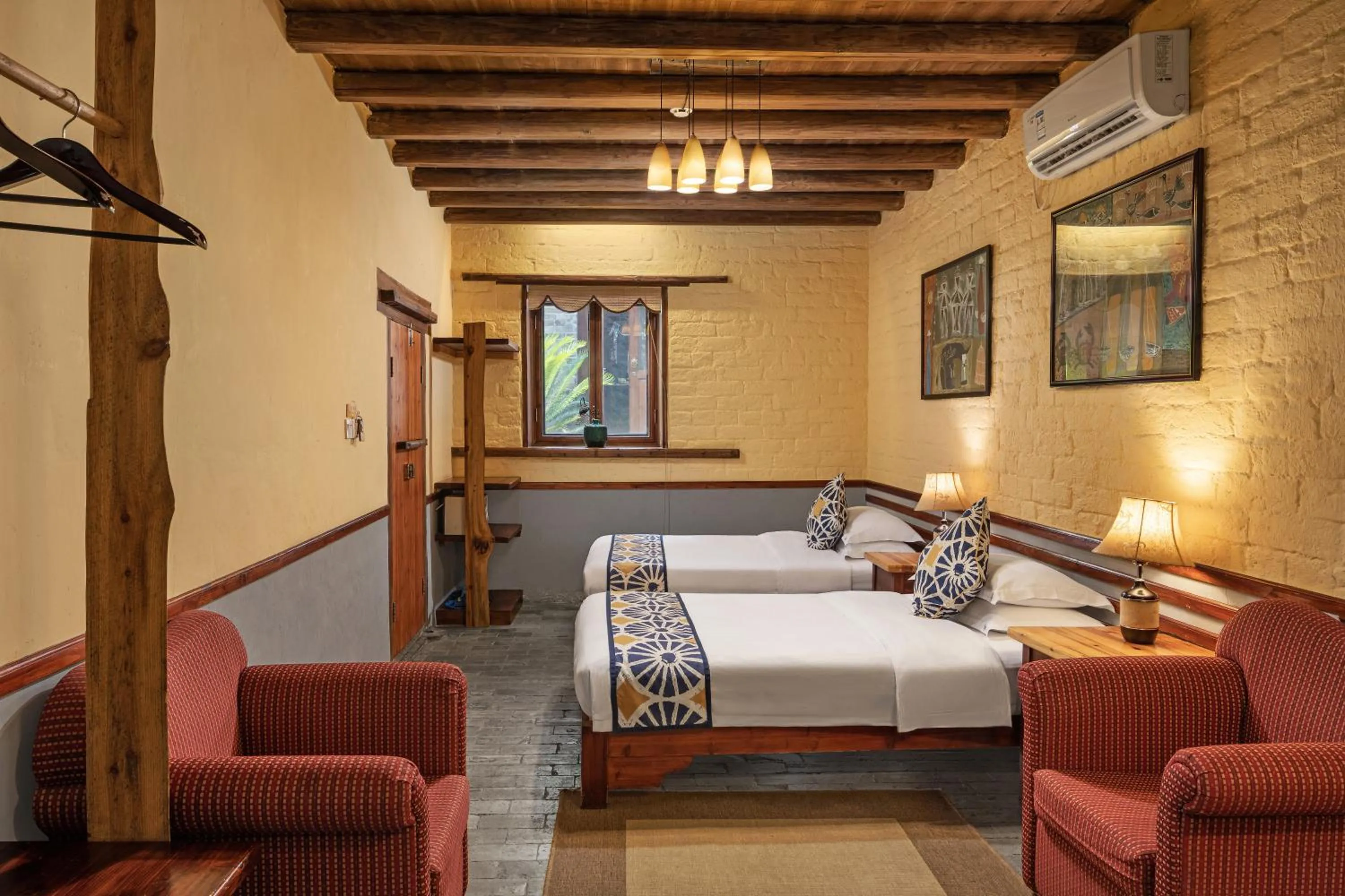 Photo of the whole room, Bed in Yangshuo Secret Garden