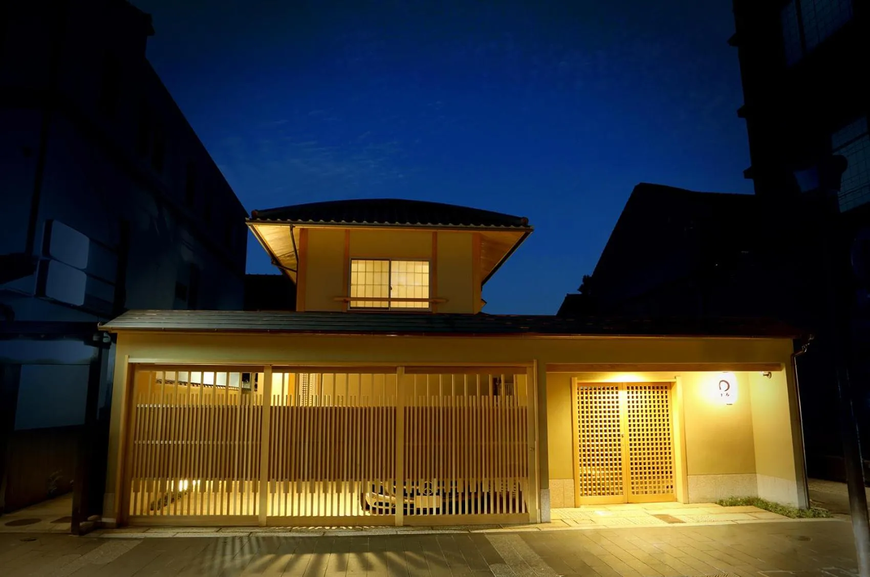 Property building in Maru Izumiyacho