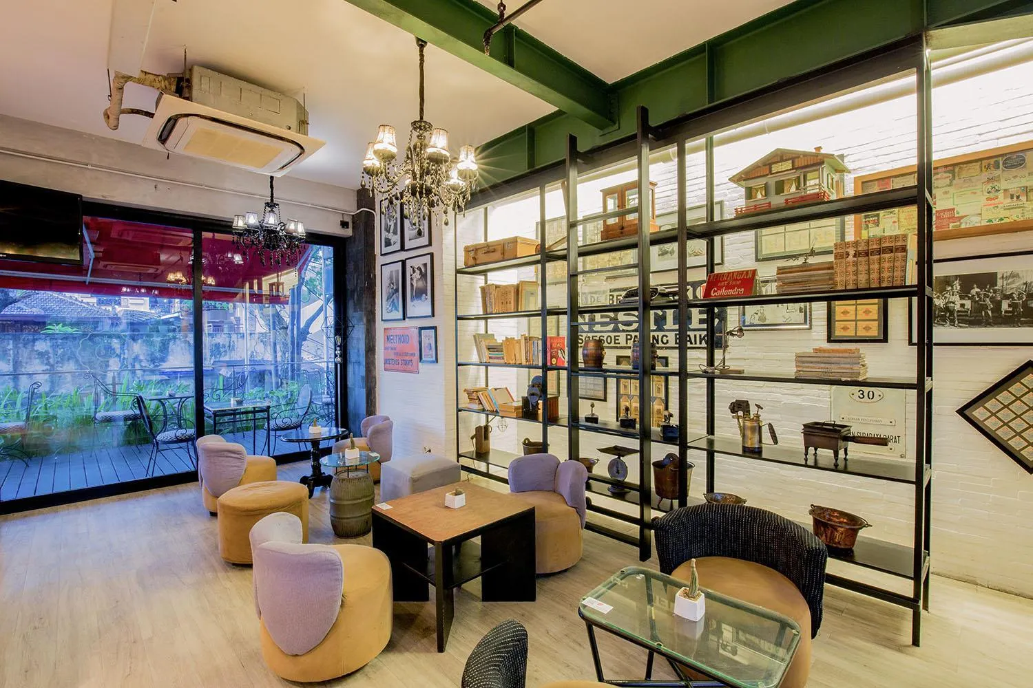 Lounge or bar in THE 1O1 Bali Fontana Seminyak