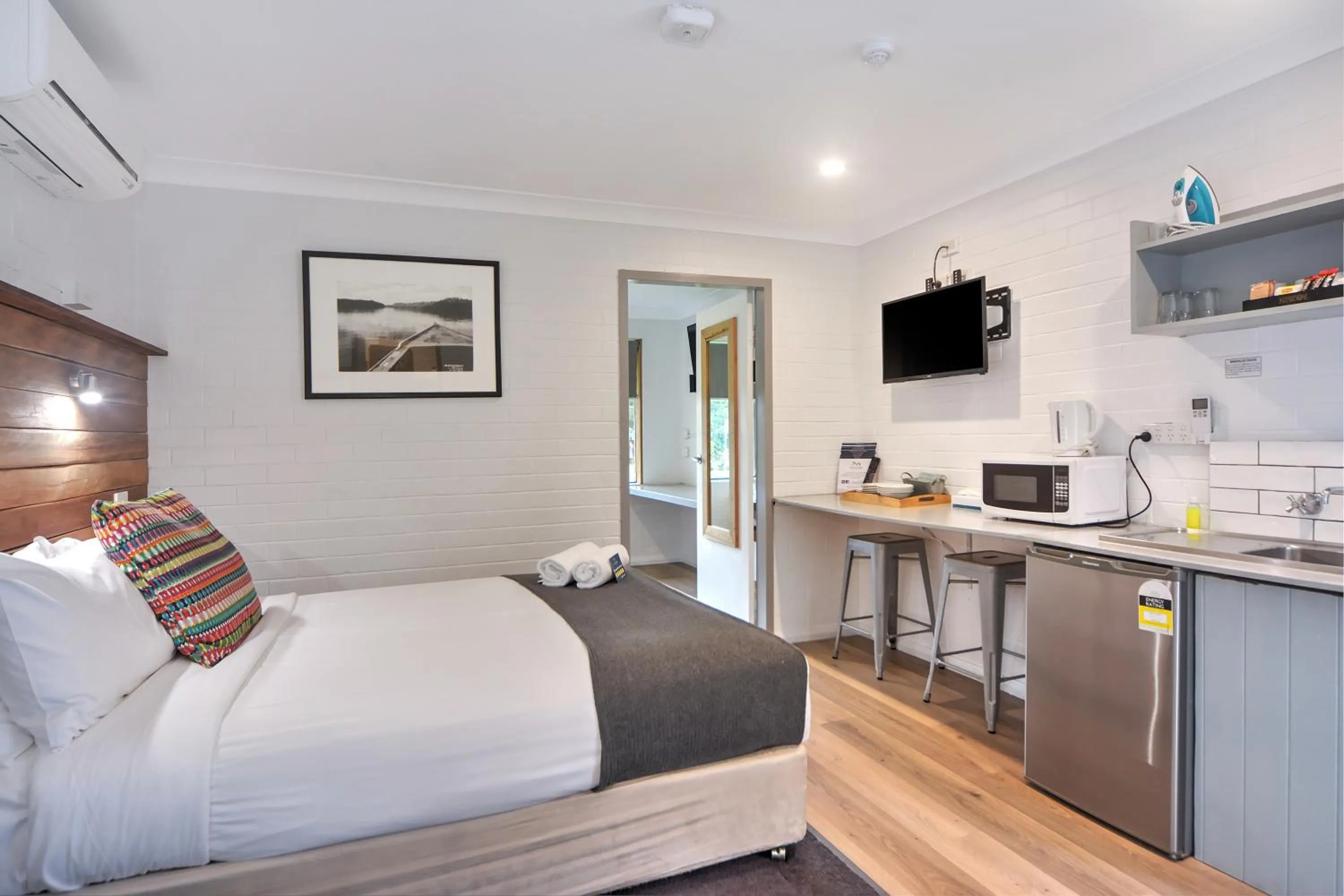 Bed in Pleasant Way River Lodge