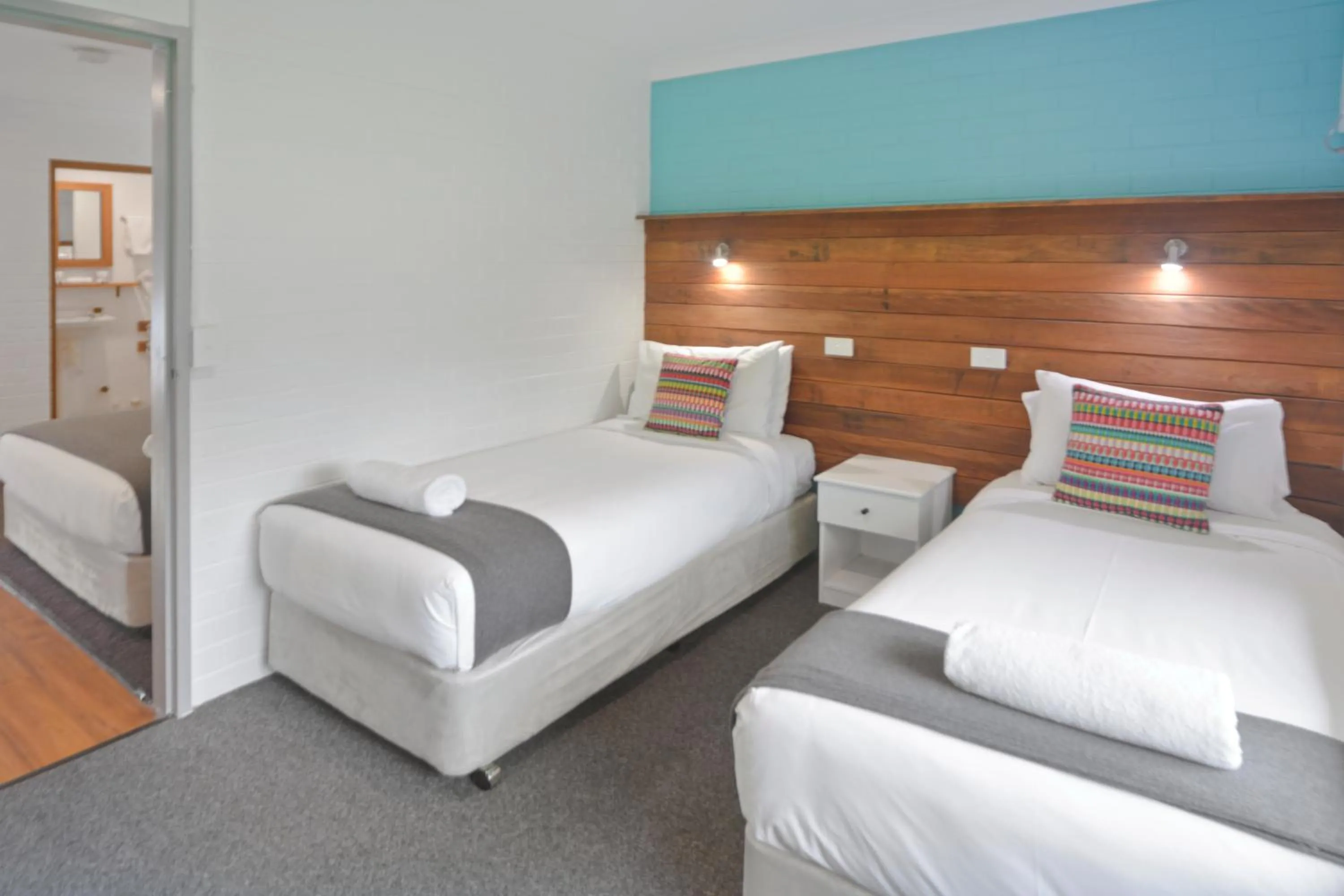 Bed in Pleasant Way River Lodge