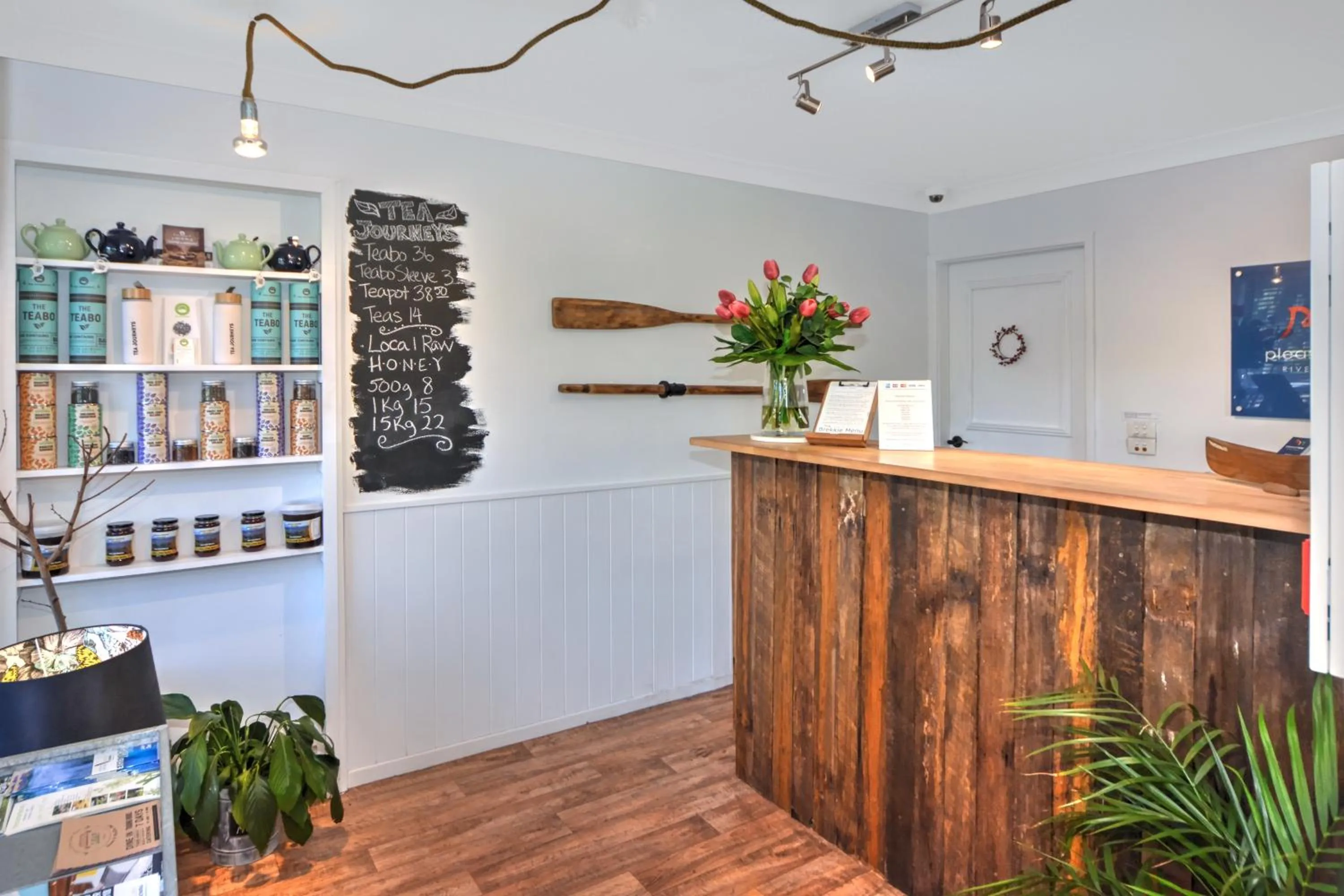 Lobby or reception in Pleasant Way River Lodge