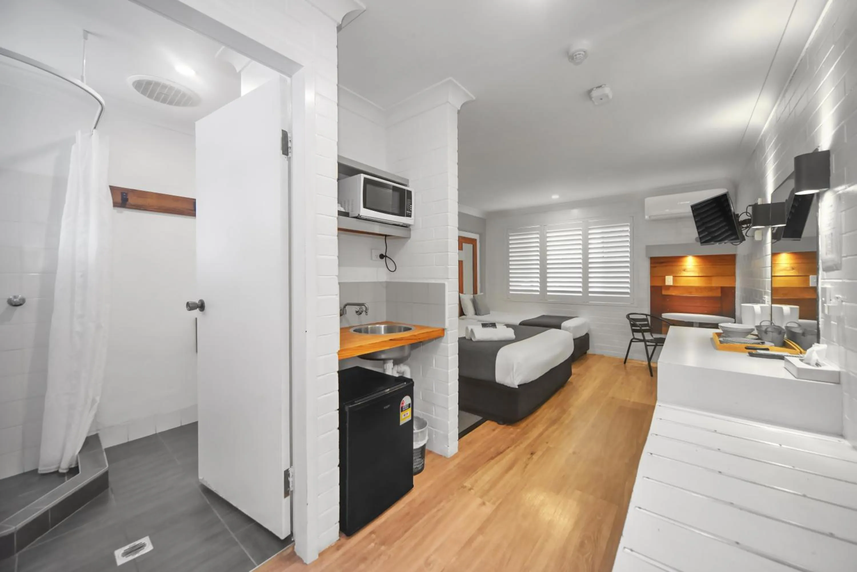 Bed in Pleasant Way River Lodge