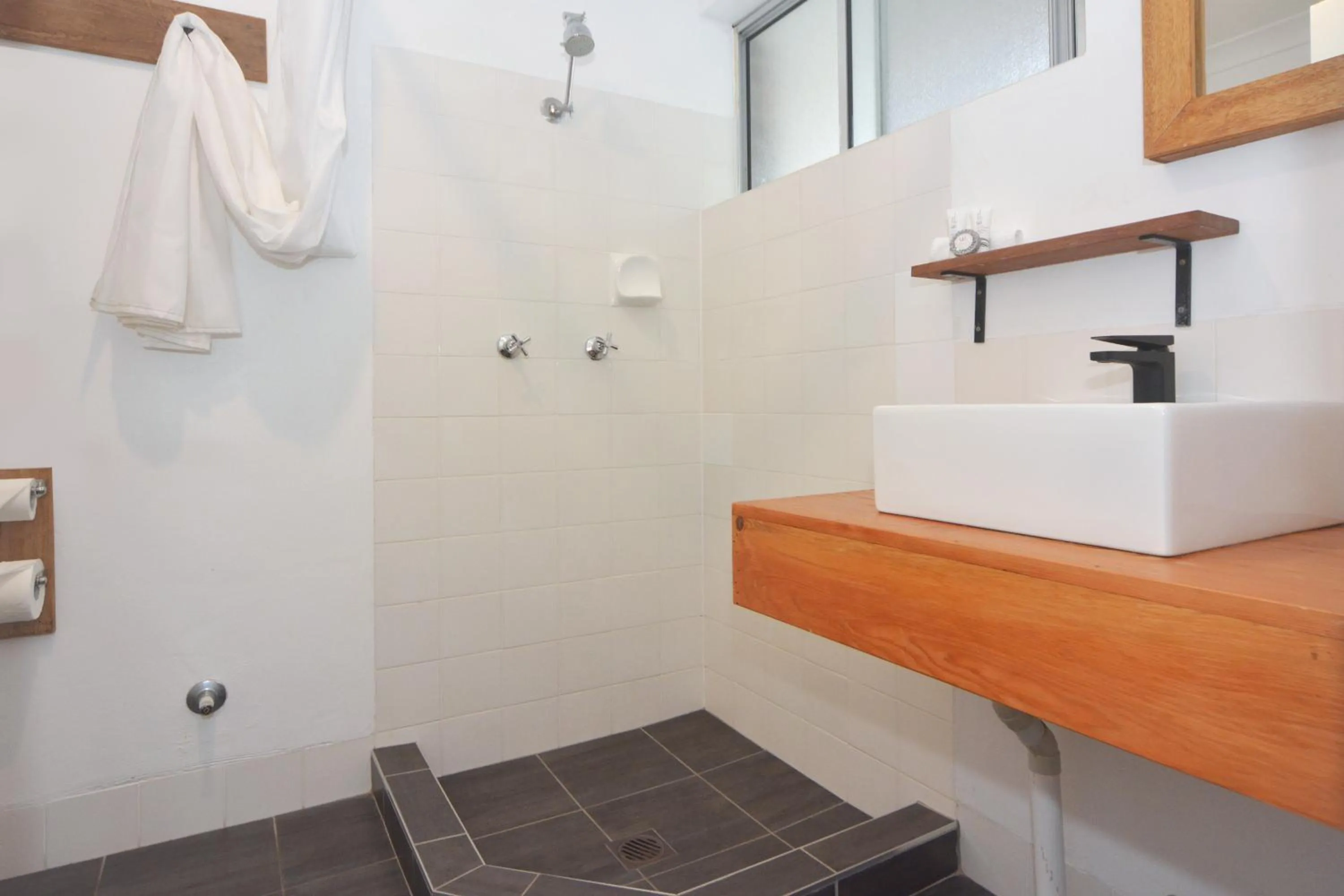 Bathroom in Pleasant Way River Lodge