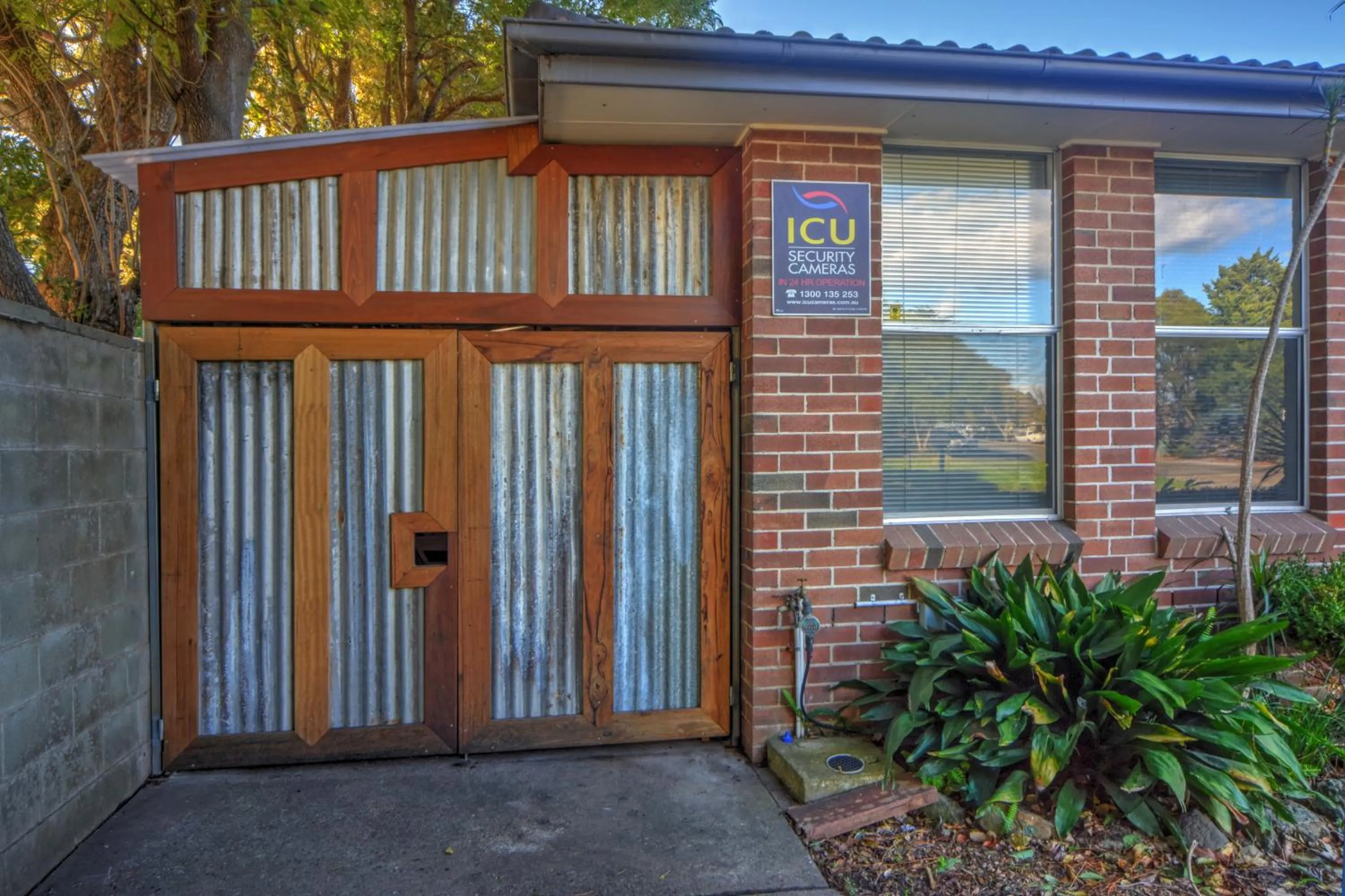 Living room in Pleasant Way River Lodge
