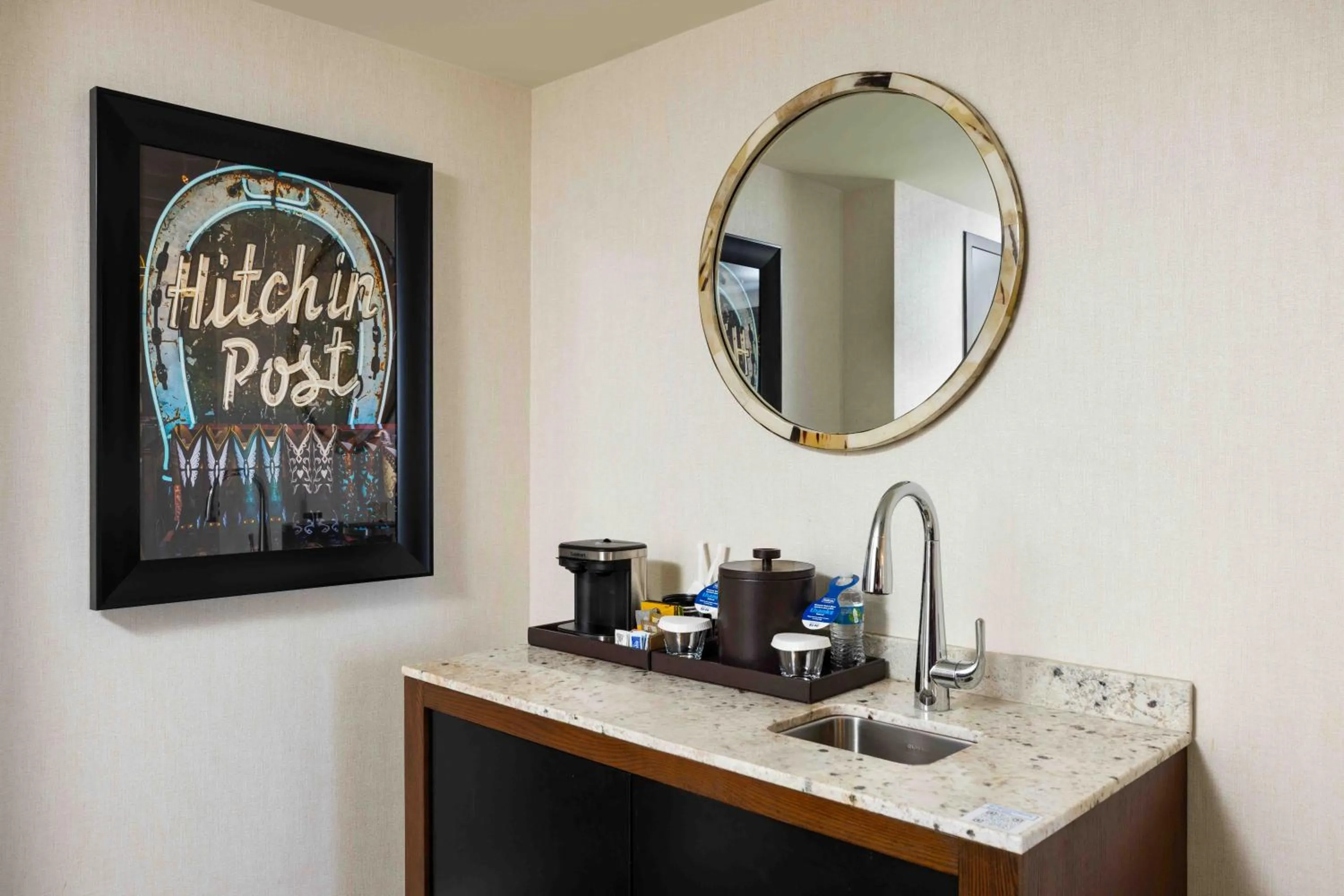 Coffee/tea facilities in Hilton Austin