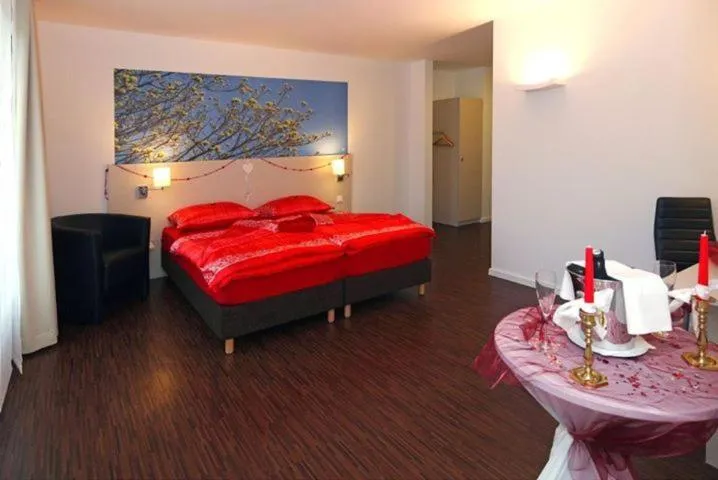 Photo of the whole room, Bed in Das Neue Hotel Am Park