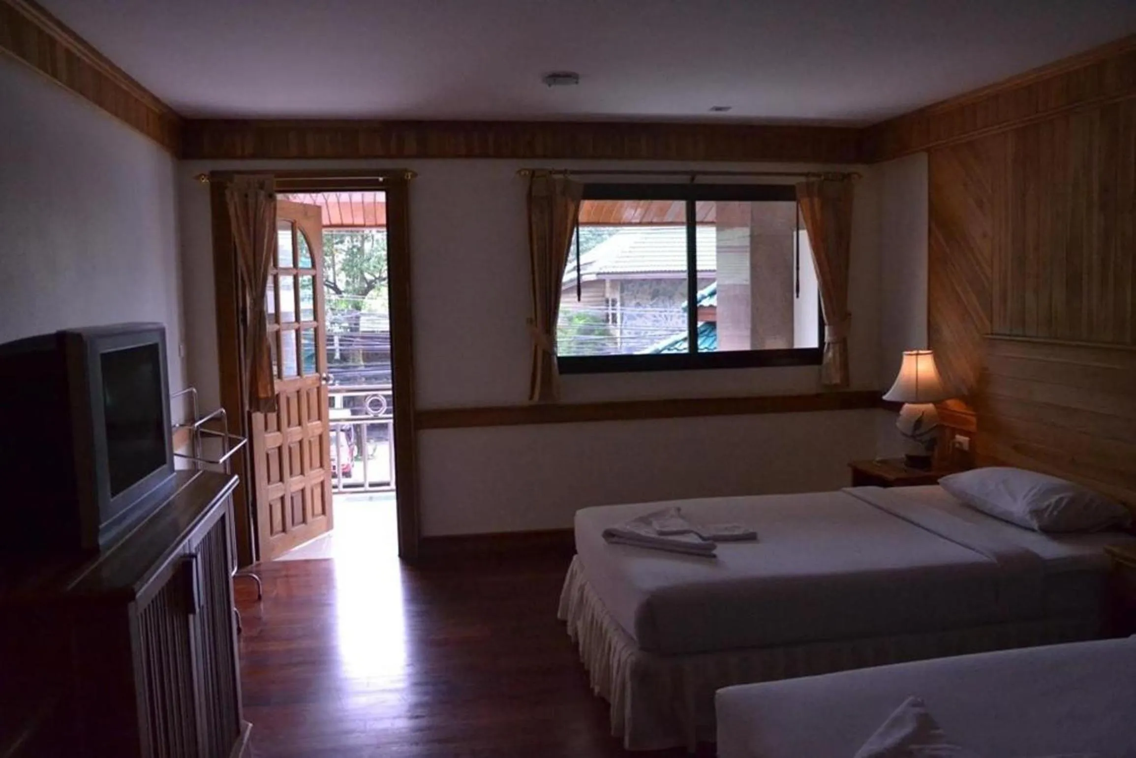 Photo of the whole room, Bed in White Sand Princess