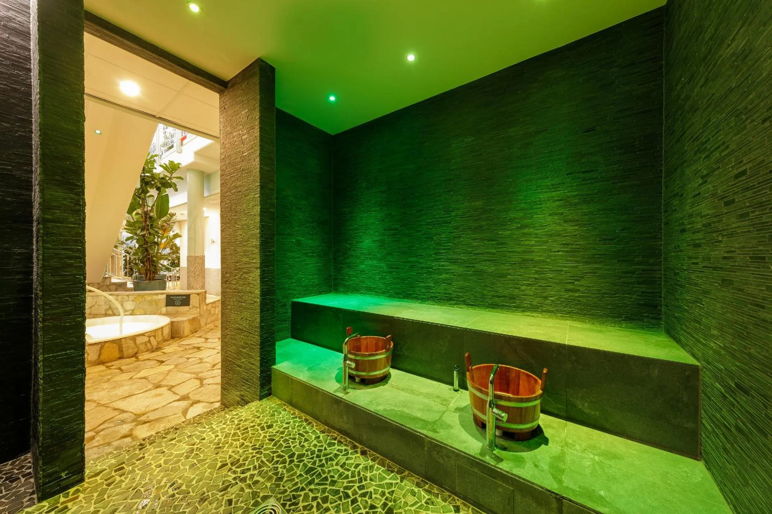 Spa and wellness centre/facilities in Hotel Hochsauerland by Center Parcs