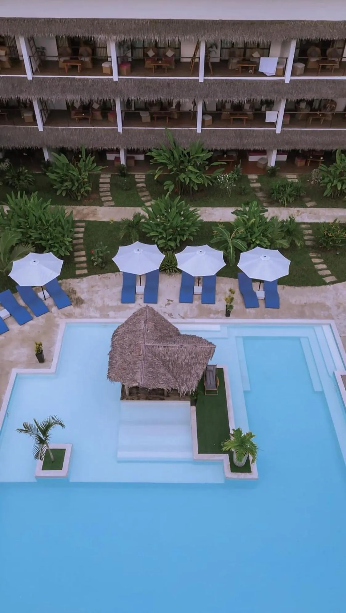 Swimming pool in El Nido Moringa Resort