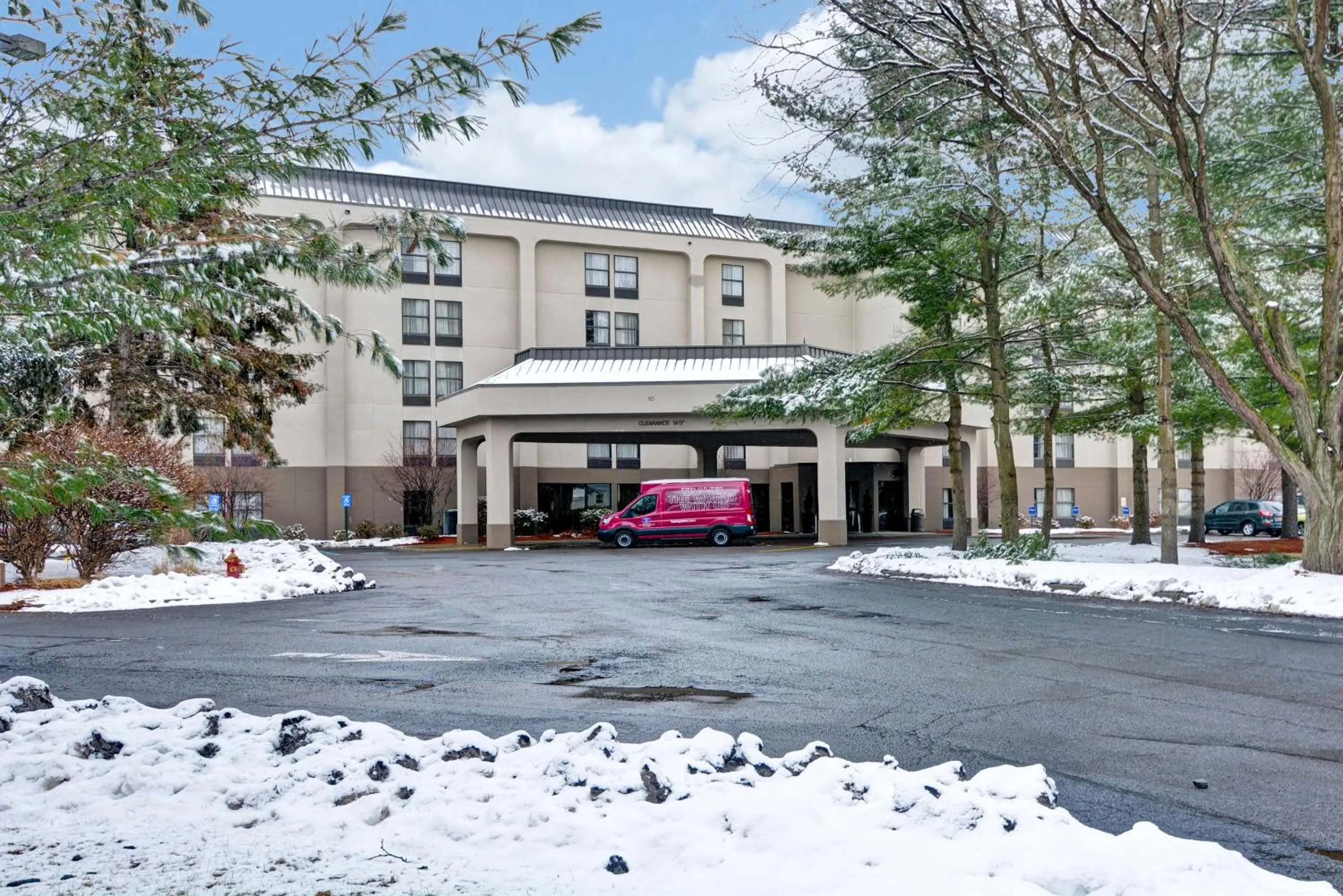 Property building in Hampton Inn Albany-Wolf Road