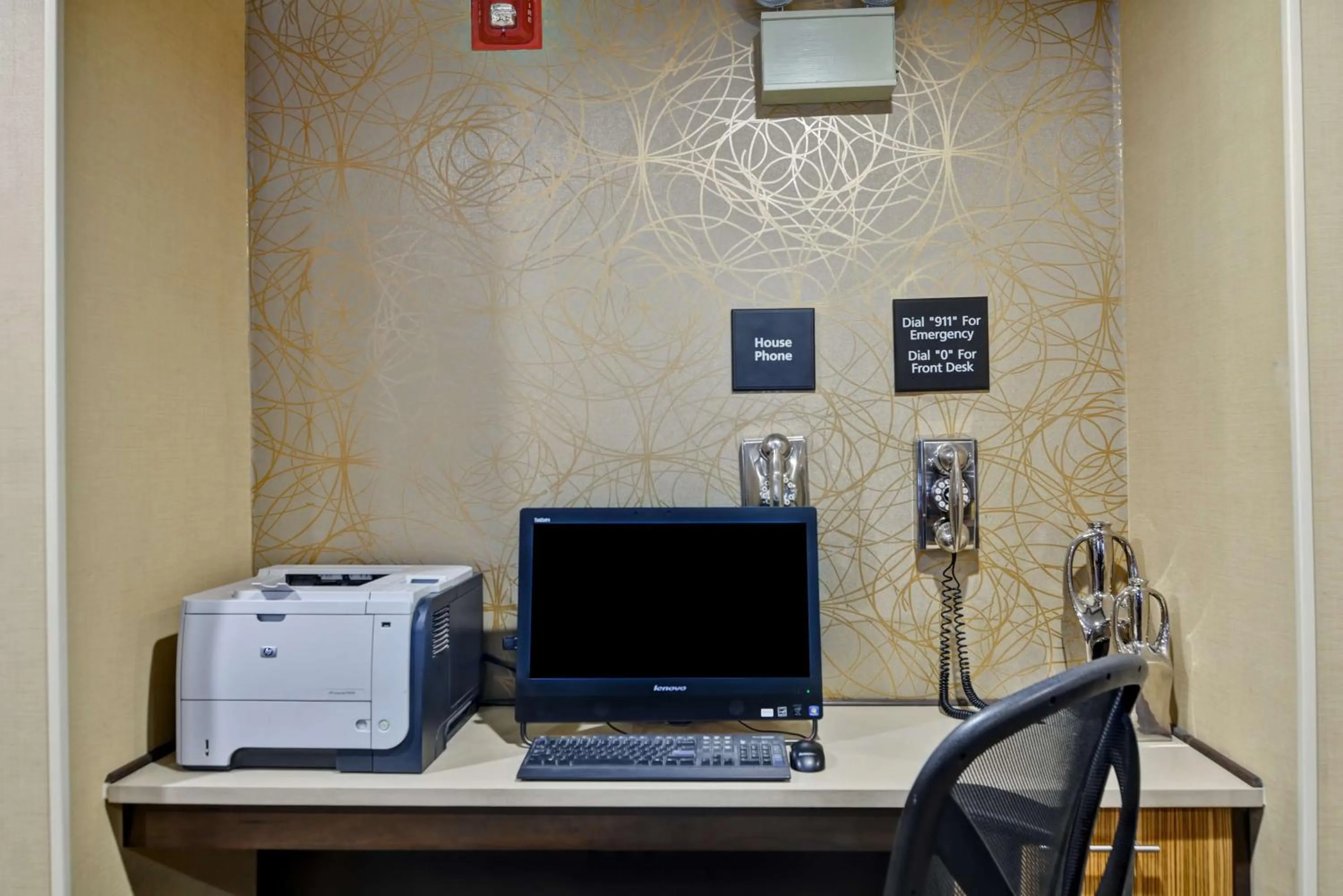 Business facilities in Hampton Inn Albany-Wolf Road