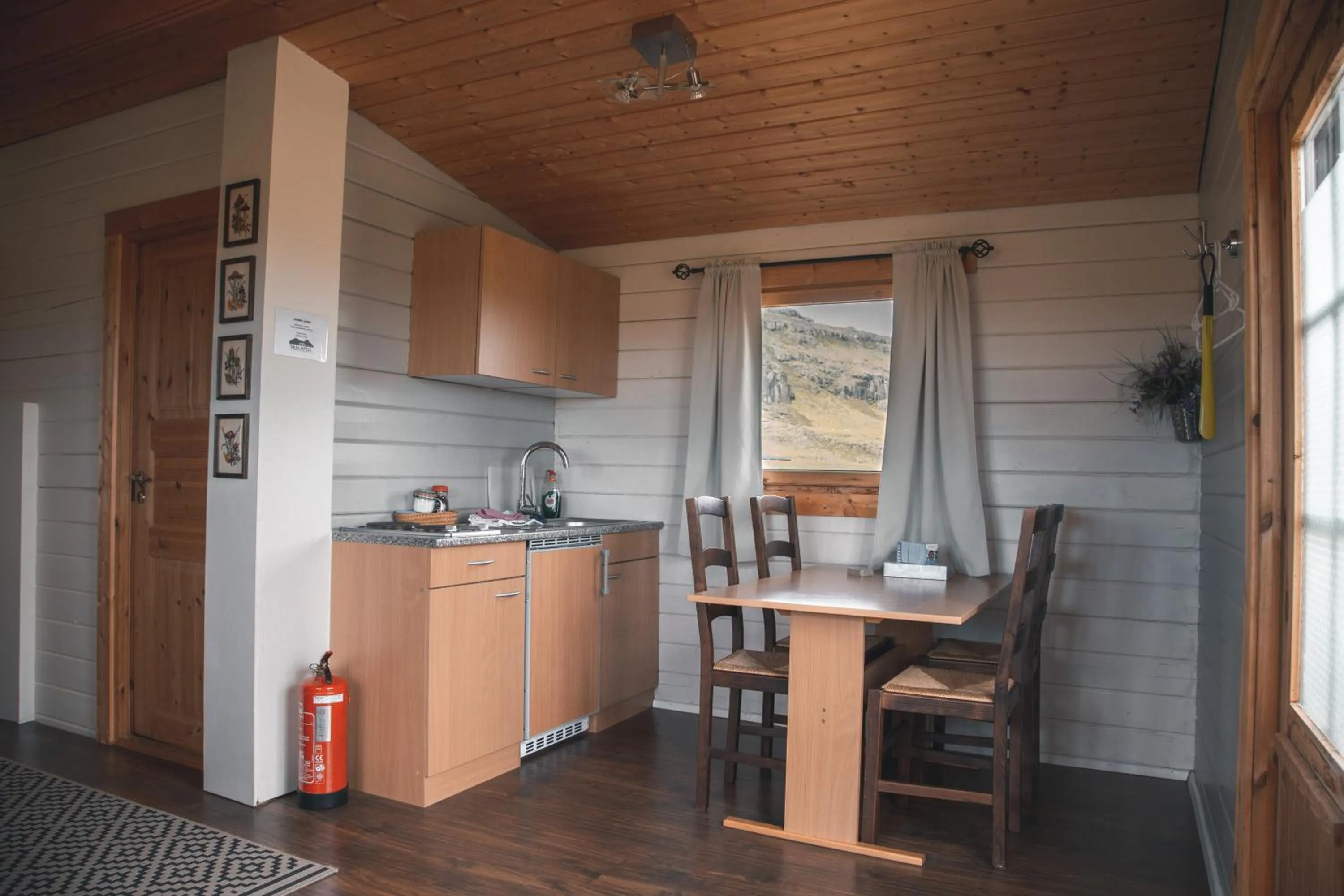 Kitchen or kitchenette in Guesthouse Skálafell