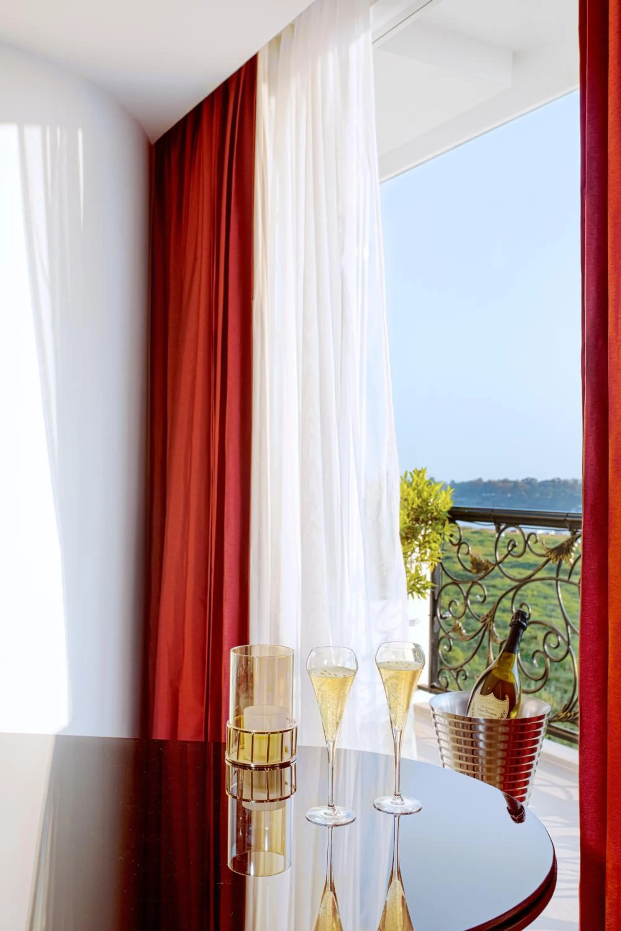 Balcony/Terrace in La Seine Hotel