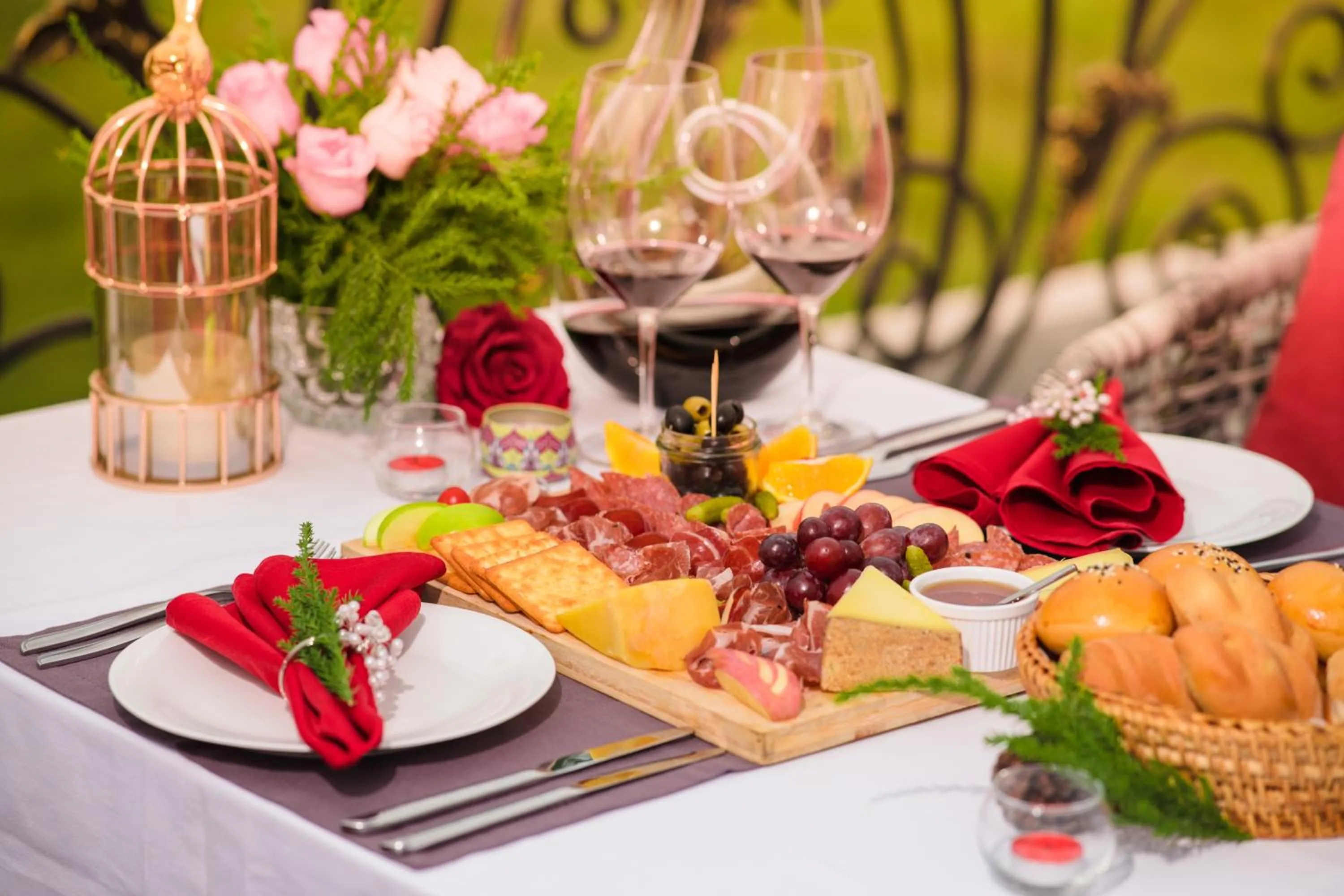 Food and drinks in La Seine Hotel