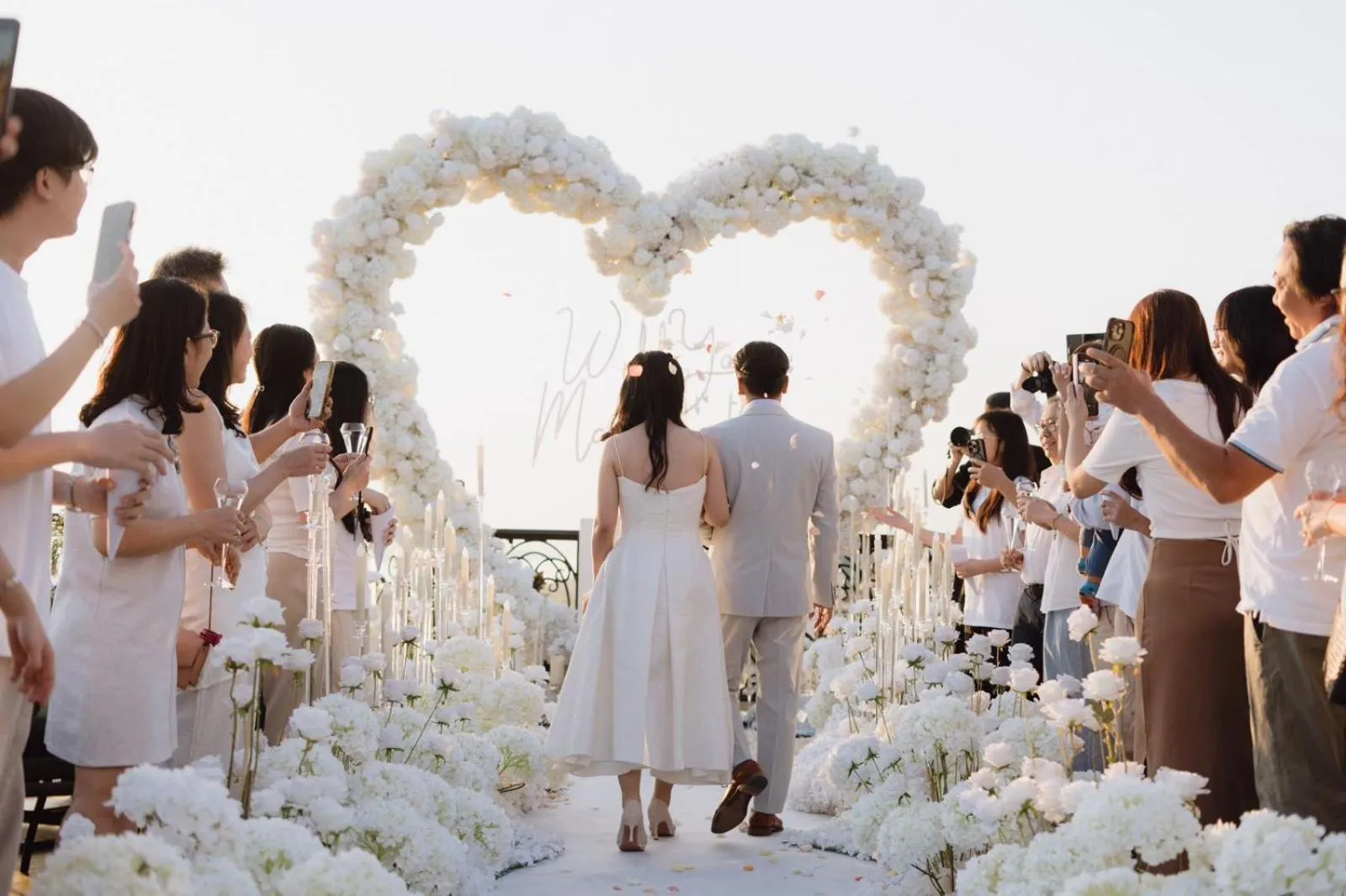 Restaurant/places to eat in La Seine Hotel