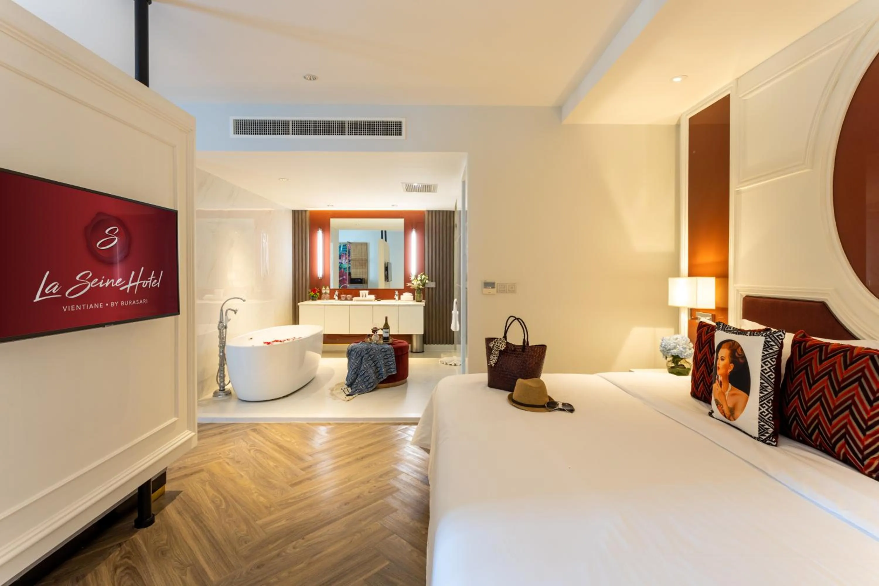 Bed in La Seine Hotel