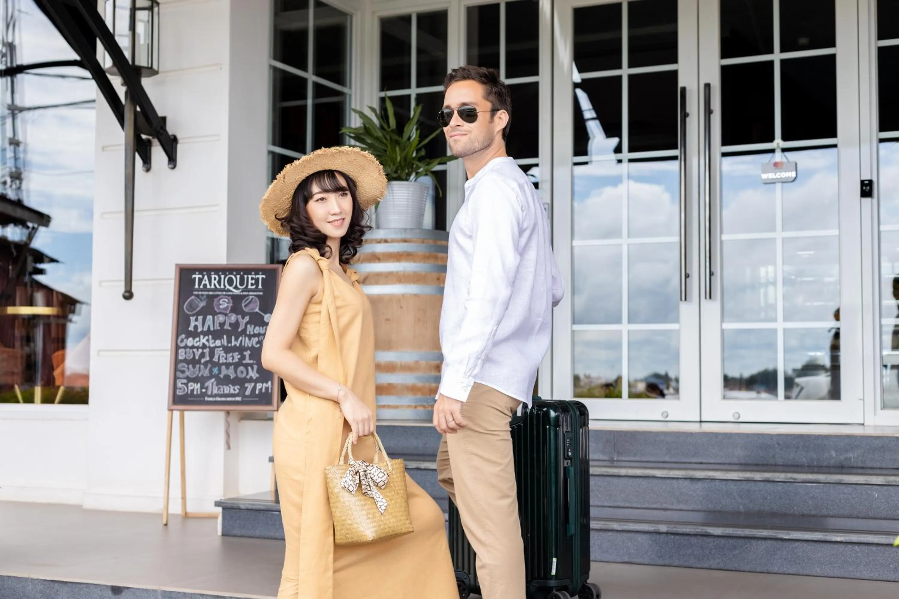 Text overlay in La Seine Hotel