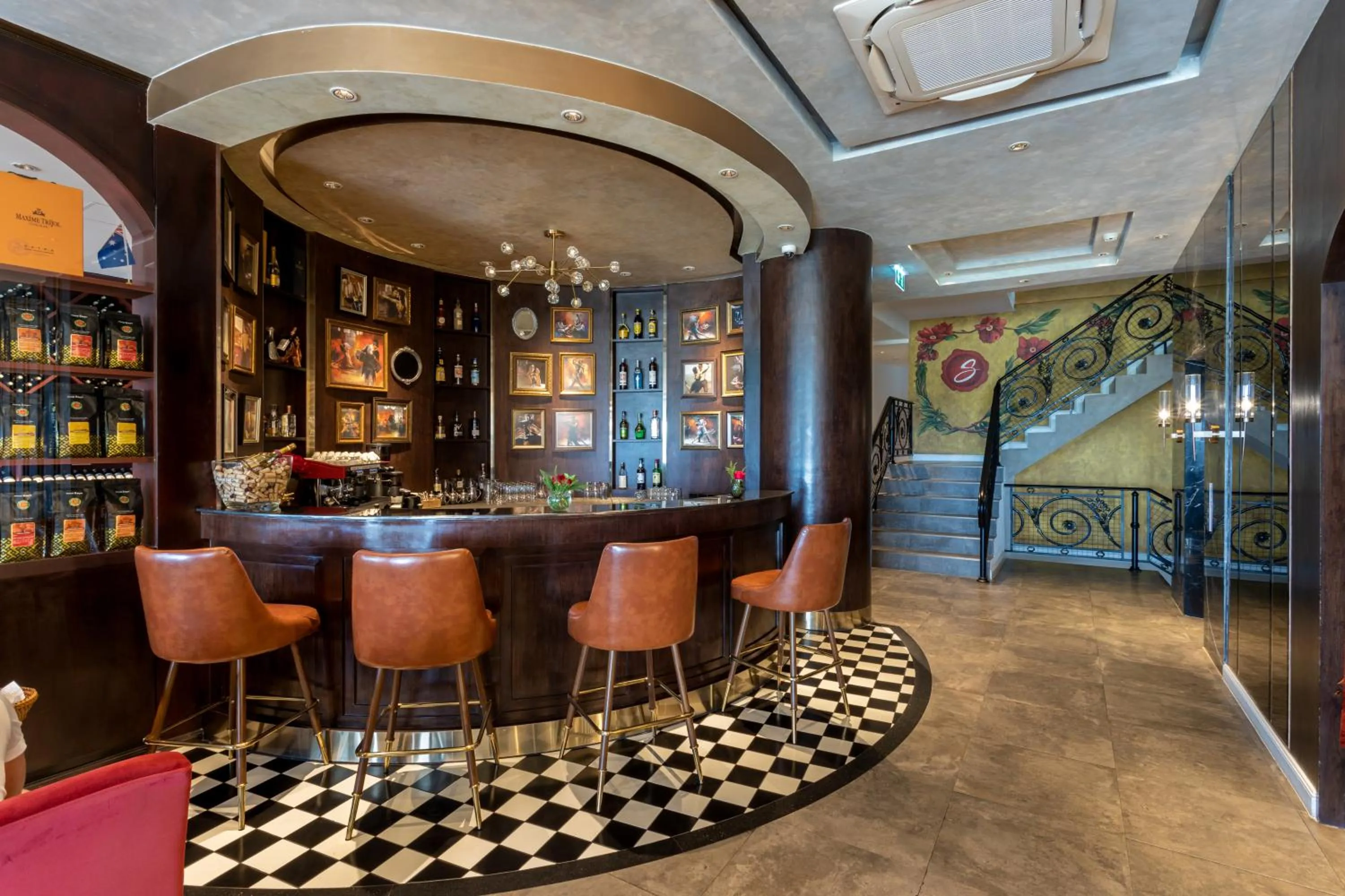 Lounge or bar in La Seine Hotel