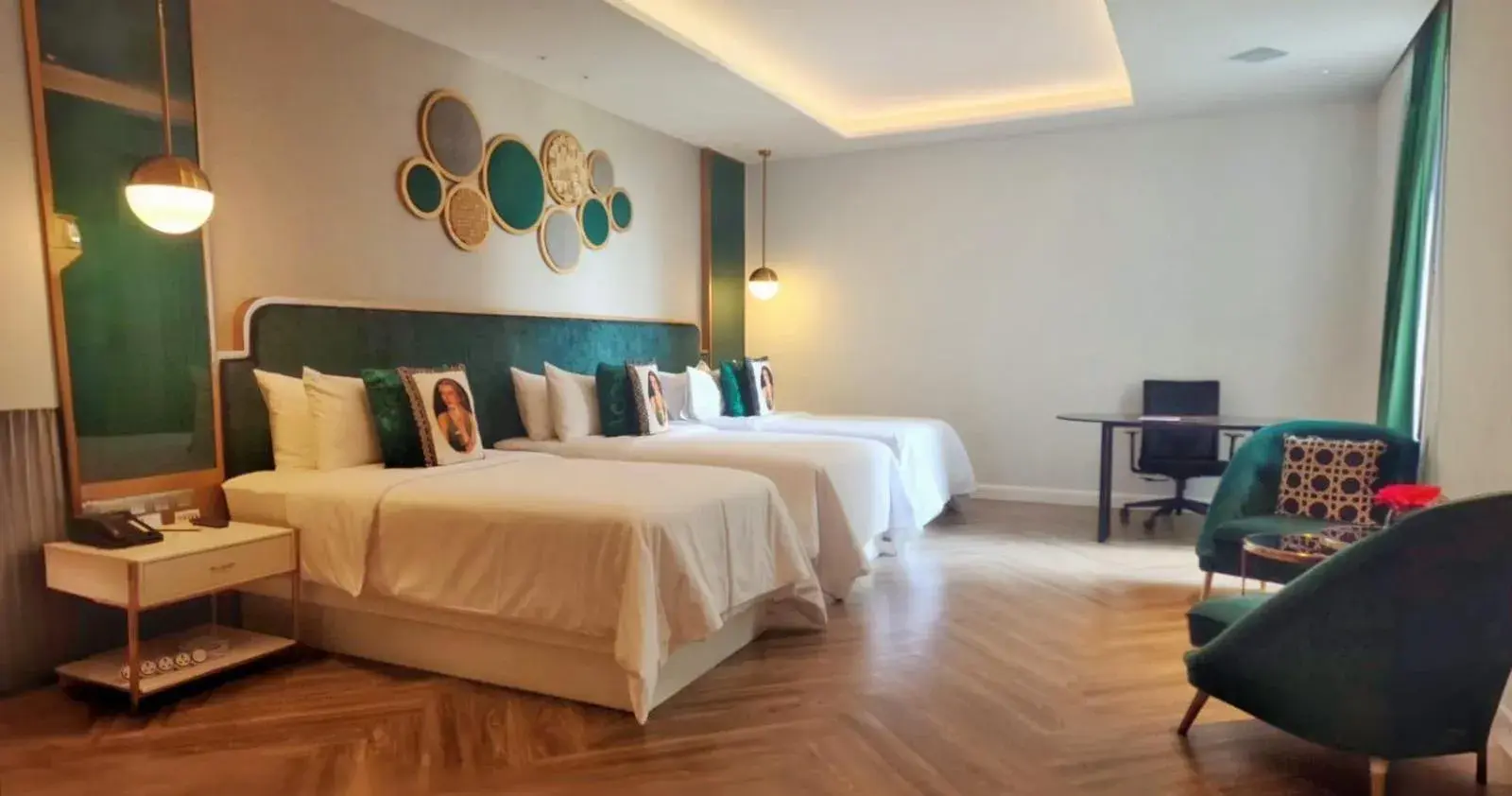 Deluxe Family + Free Mini-bar + Welcome glass of Wine in La Seine Hotel Deluxe Family + Free Mini-bar + Welcome glass of Wine in La Seine Hotel