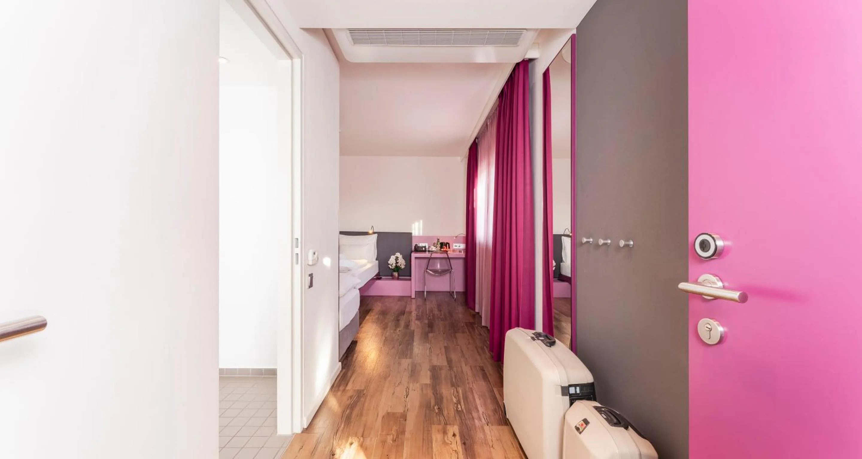 Photo of the whole room, Bed in PLAZA INN Graz