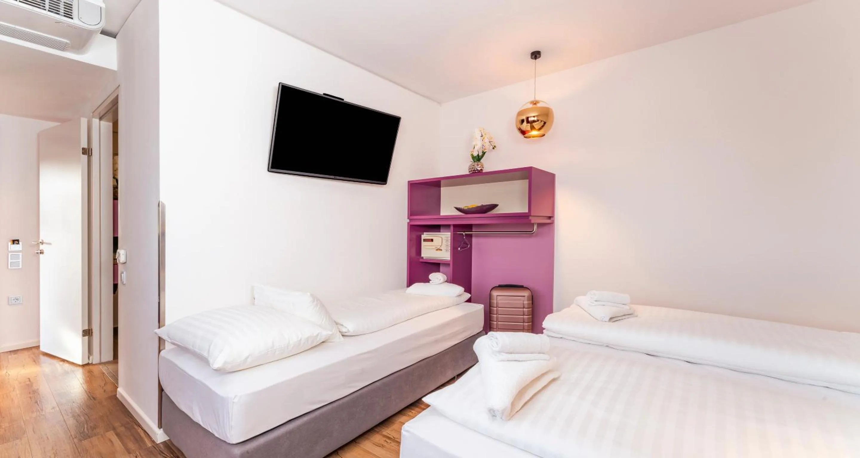 TV and multimedia, Bed in PLAZA INN Graz