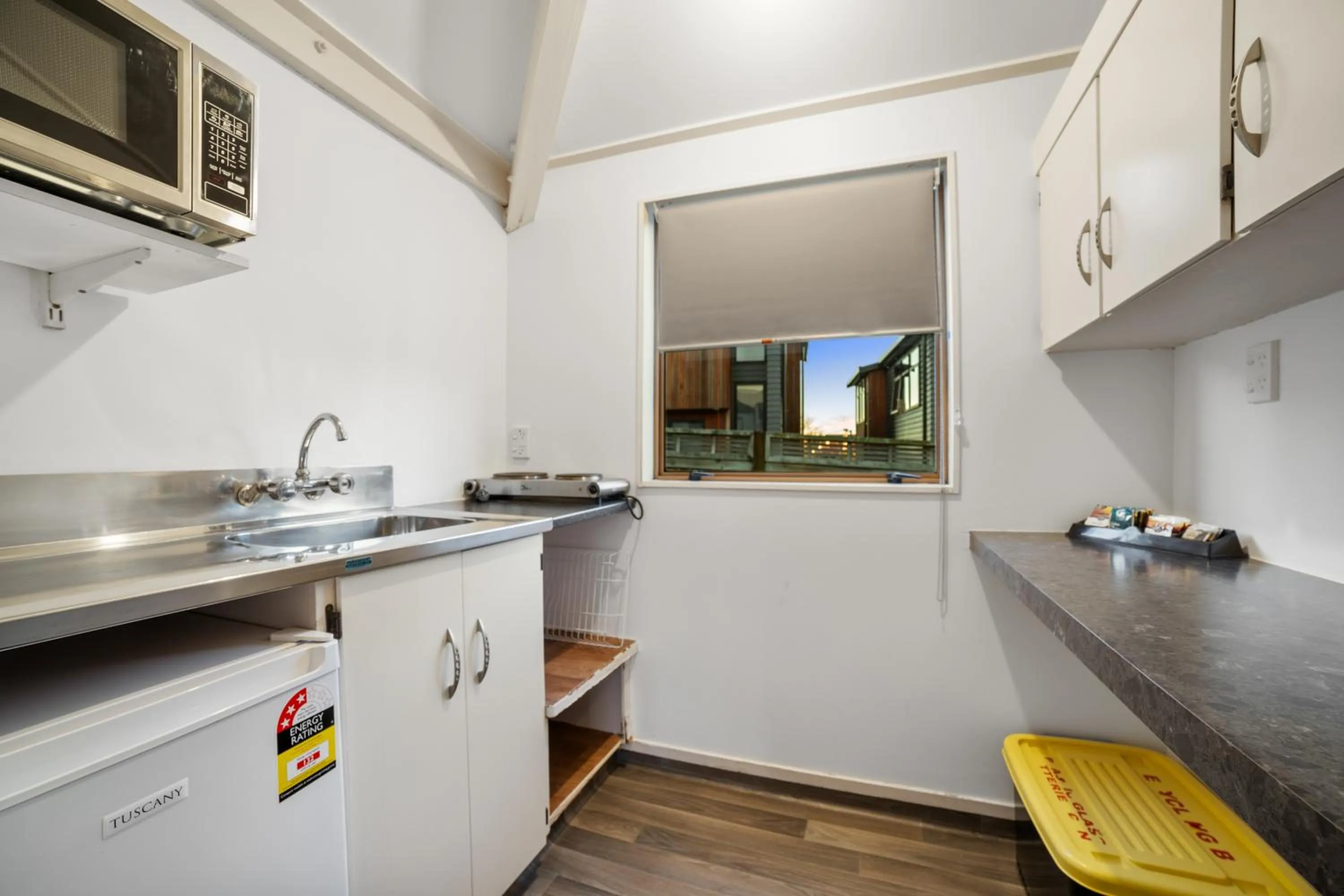 Kitchen or kitchenette in Cameron Road Motel