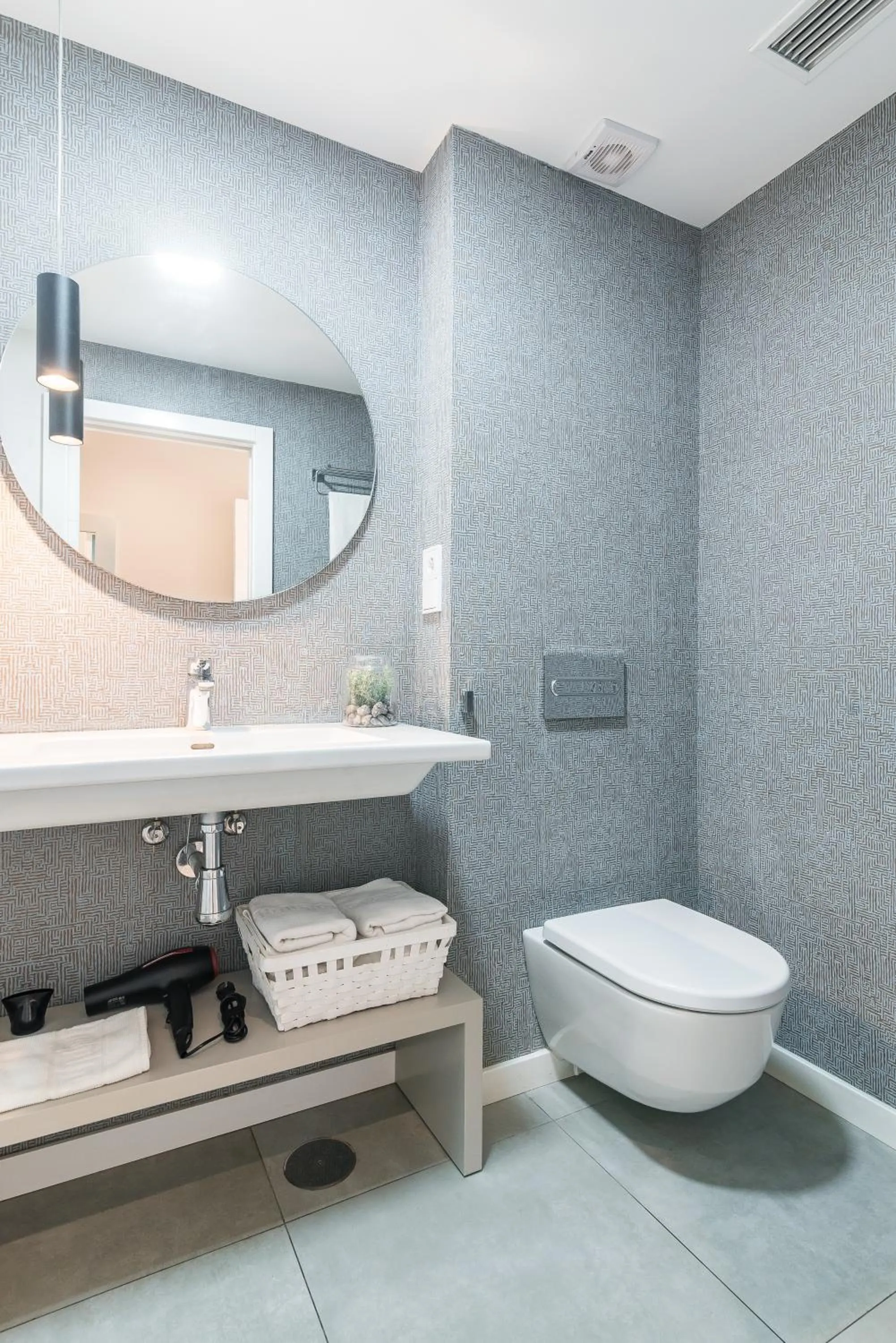 Toilet in Smartr Las Palmas