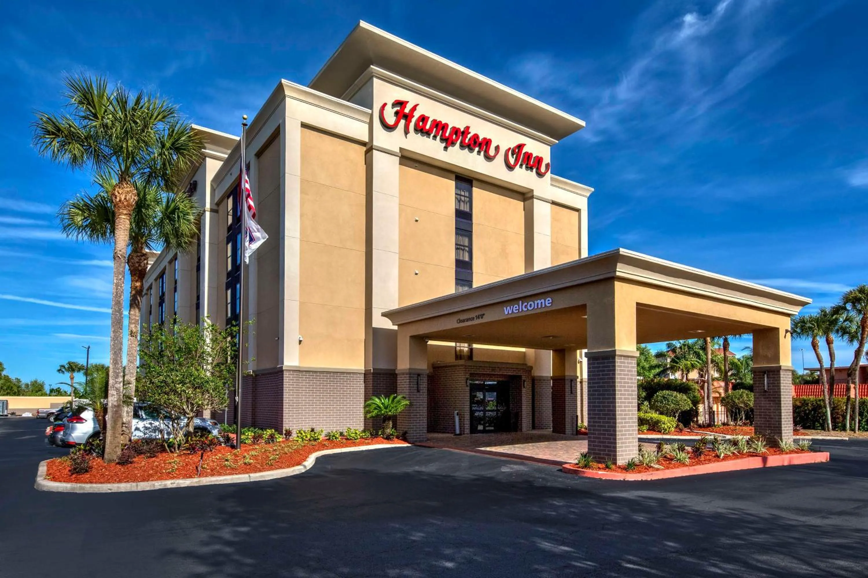 Property building in Hampton Inn Orlando-Maingate South