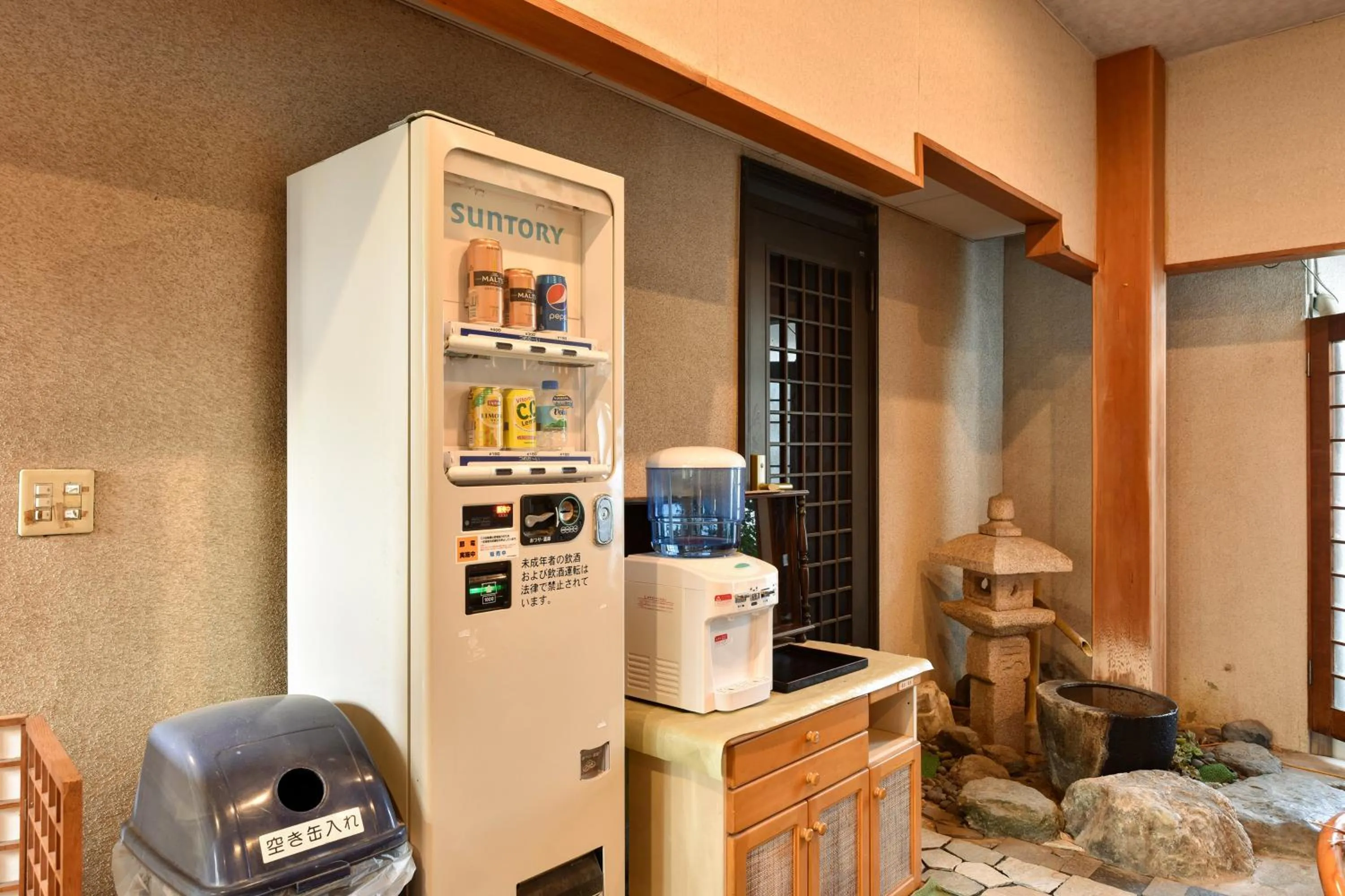 Communal lounge/ TV room in Rakusuien